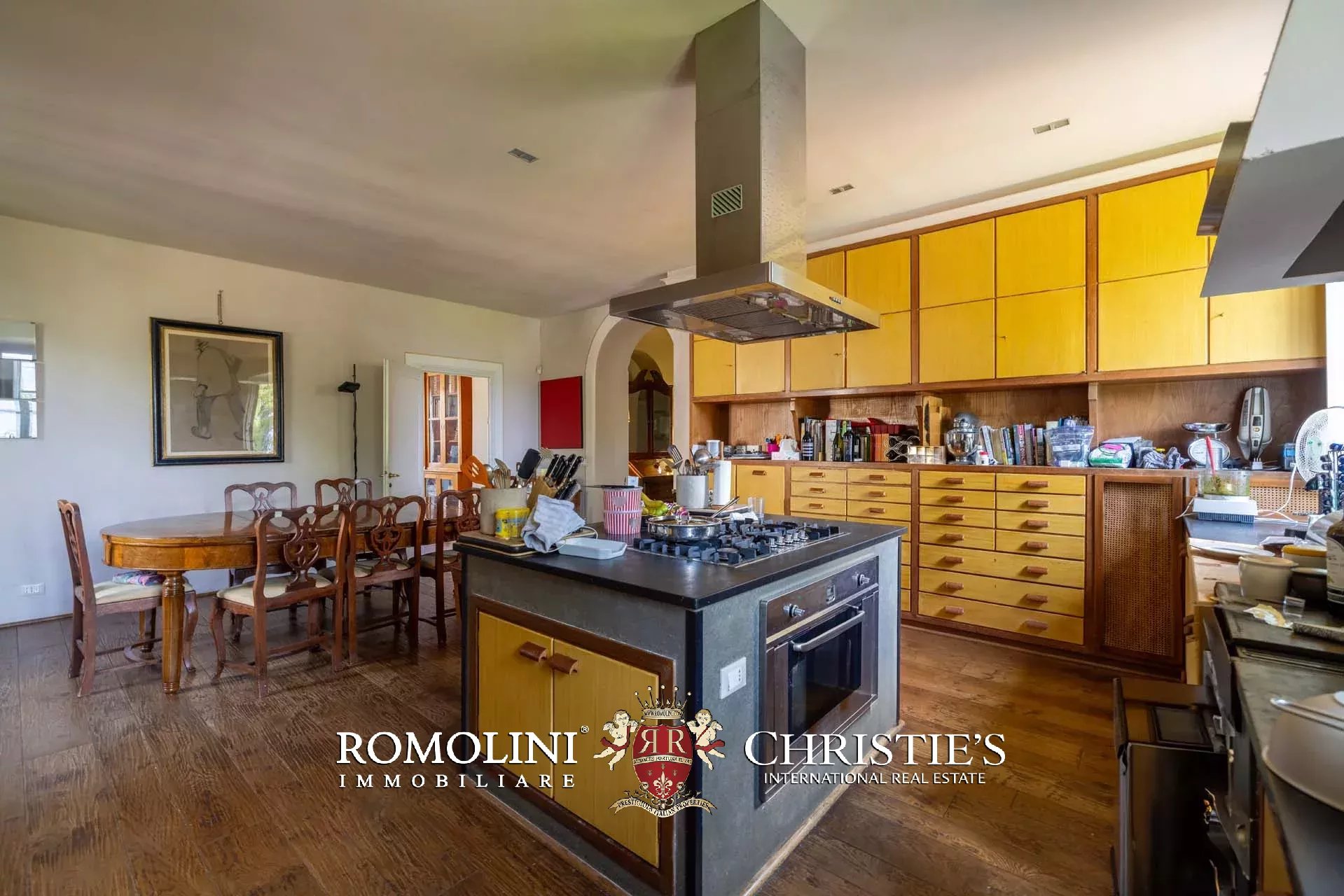 7 Bedroom Villa/Townhouse's Image 23