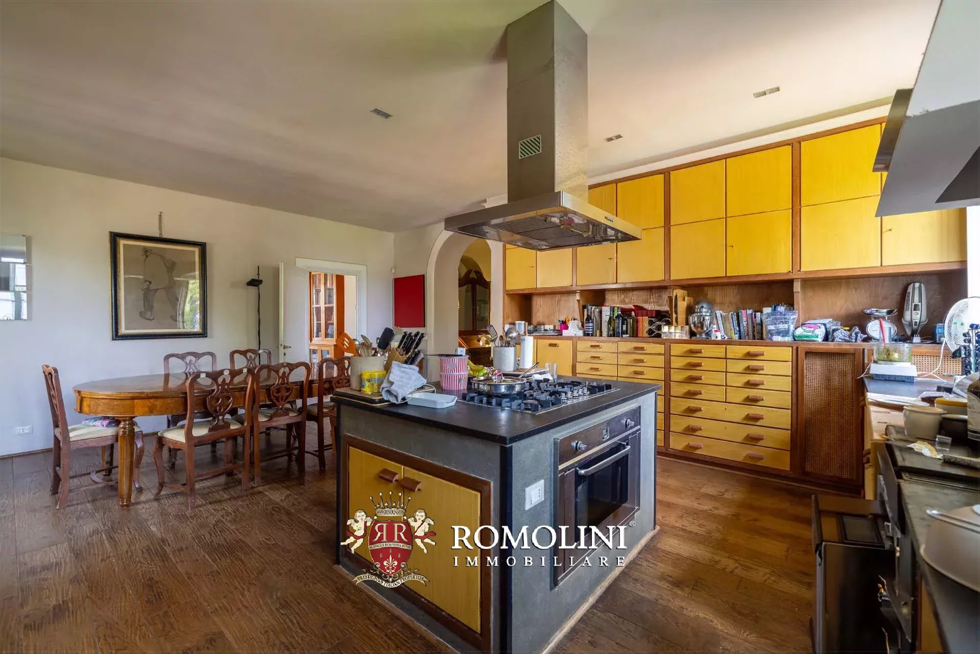 7 Bedroom Villa/Townhouse's Image 23