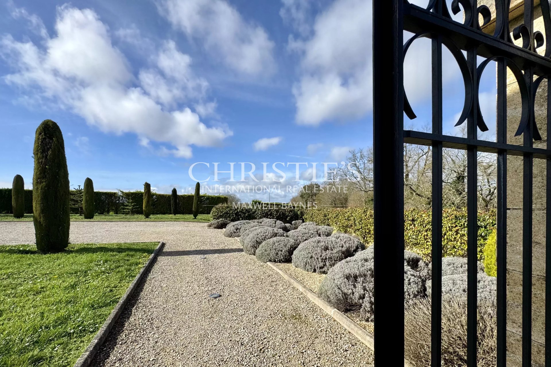 6 Bedroom Villa/Townhouse's Image 36