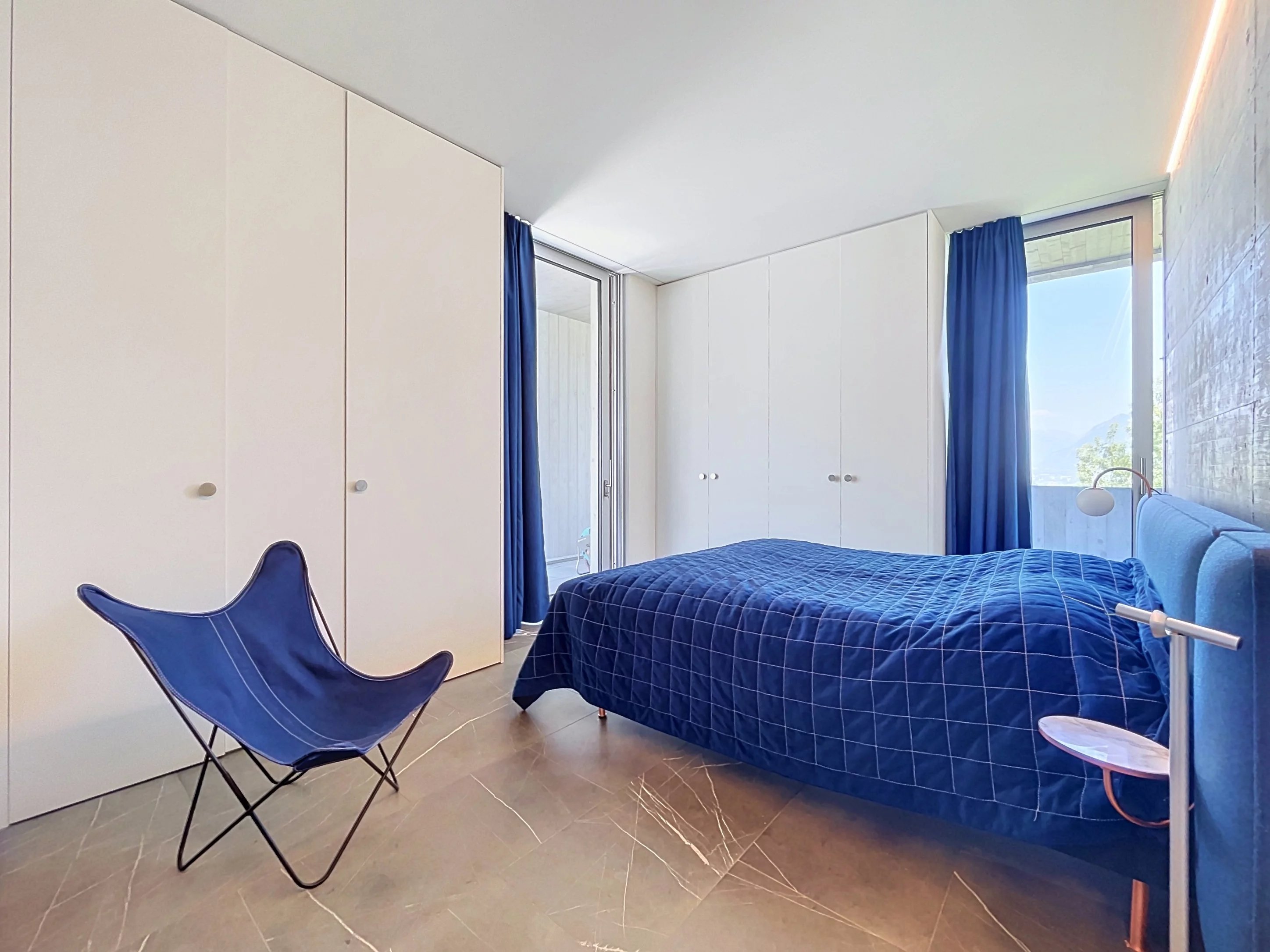 Propriété contemporaine avec rooftop panoramique