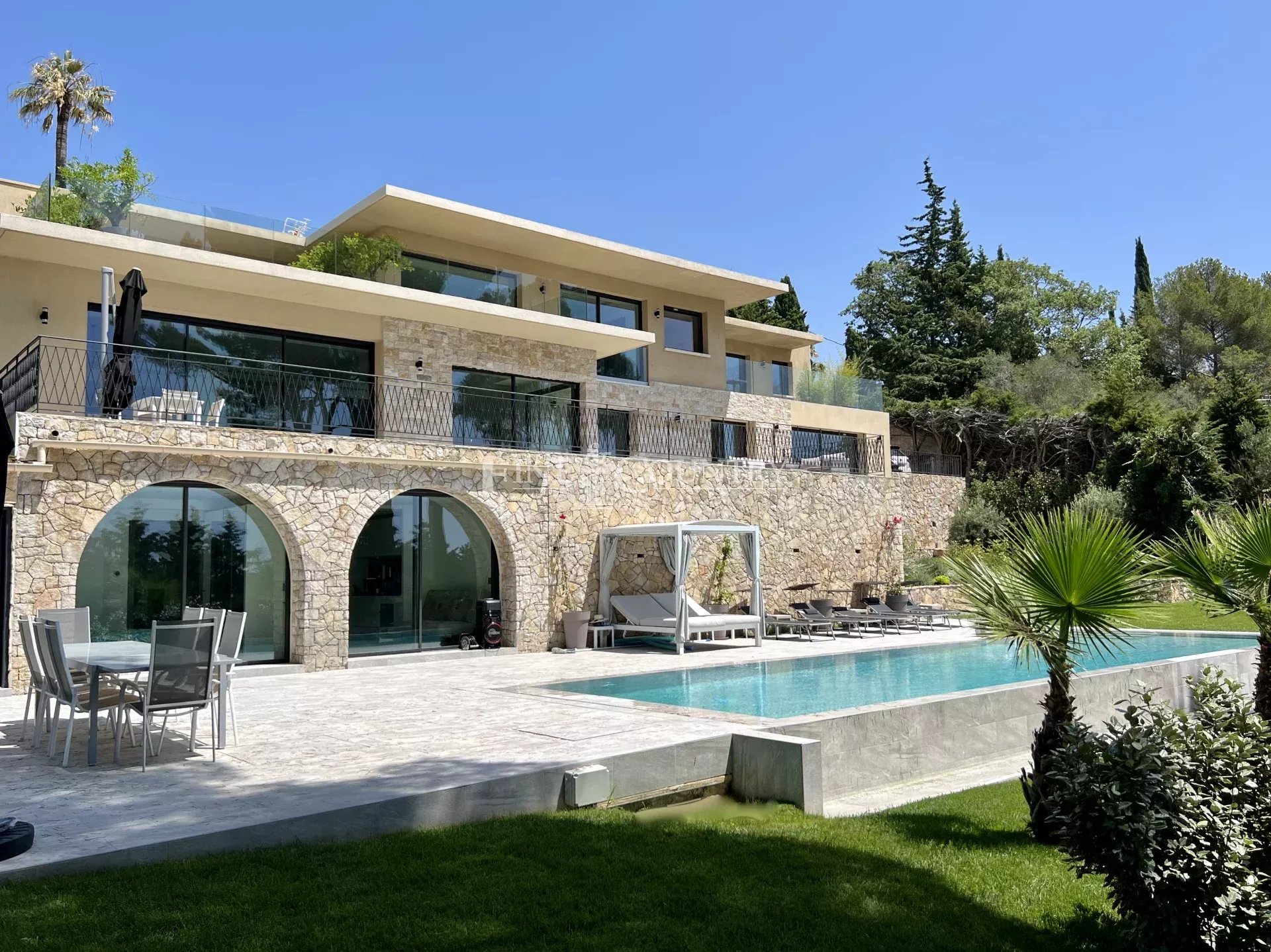 Photo of Villa for sale in Mougins with panoramic sea view