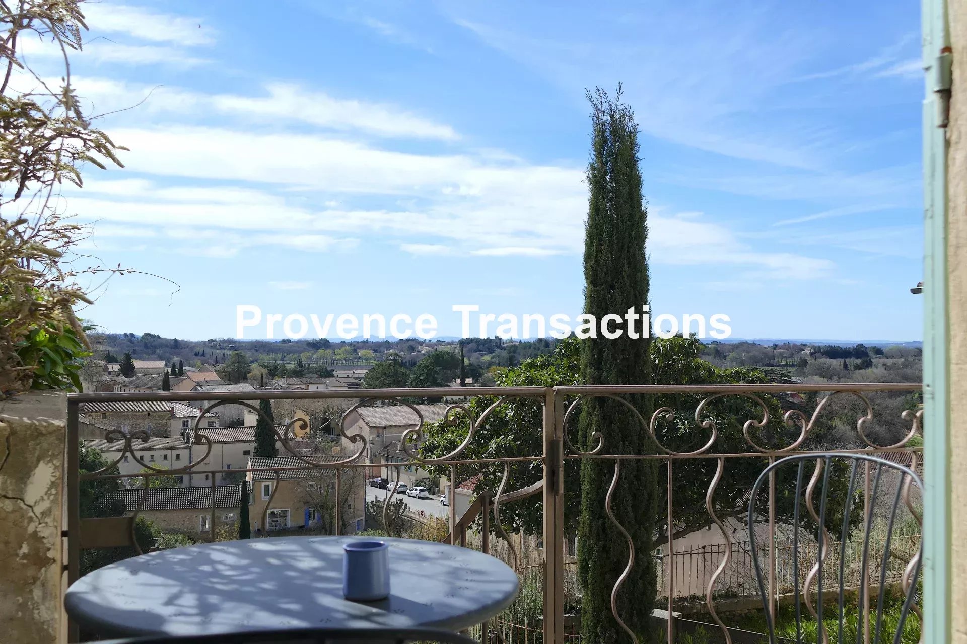 Appartement ensoleillé avec vue dégagée!