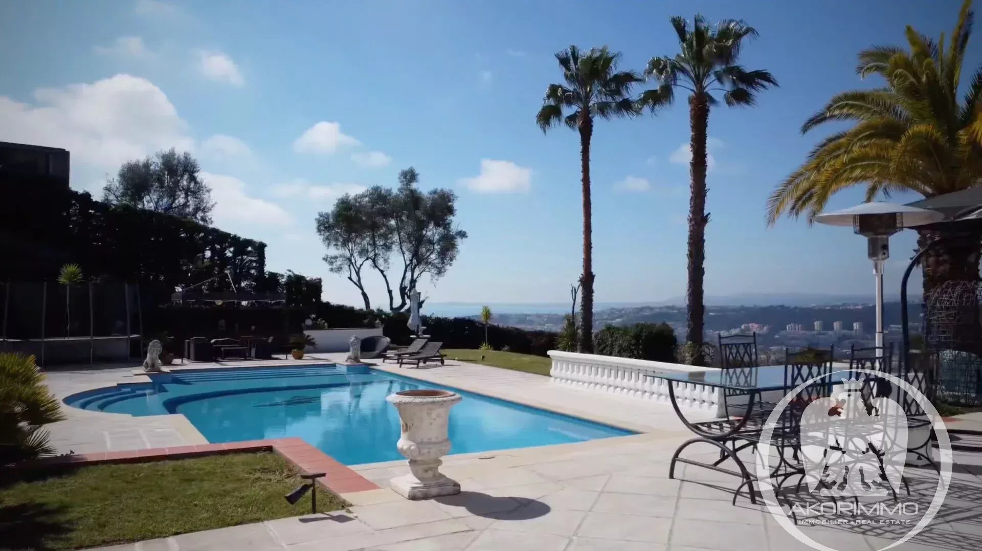 House  - 10 rooms  - 665.0 m² -  €5,290,000 - For sale