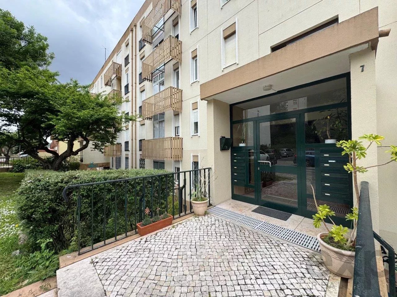 Apartment Rental in Charming Frielas Location
