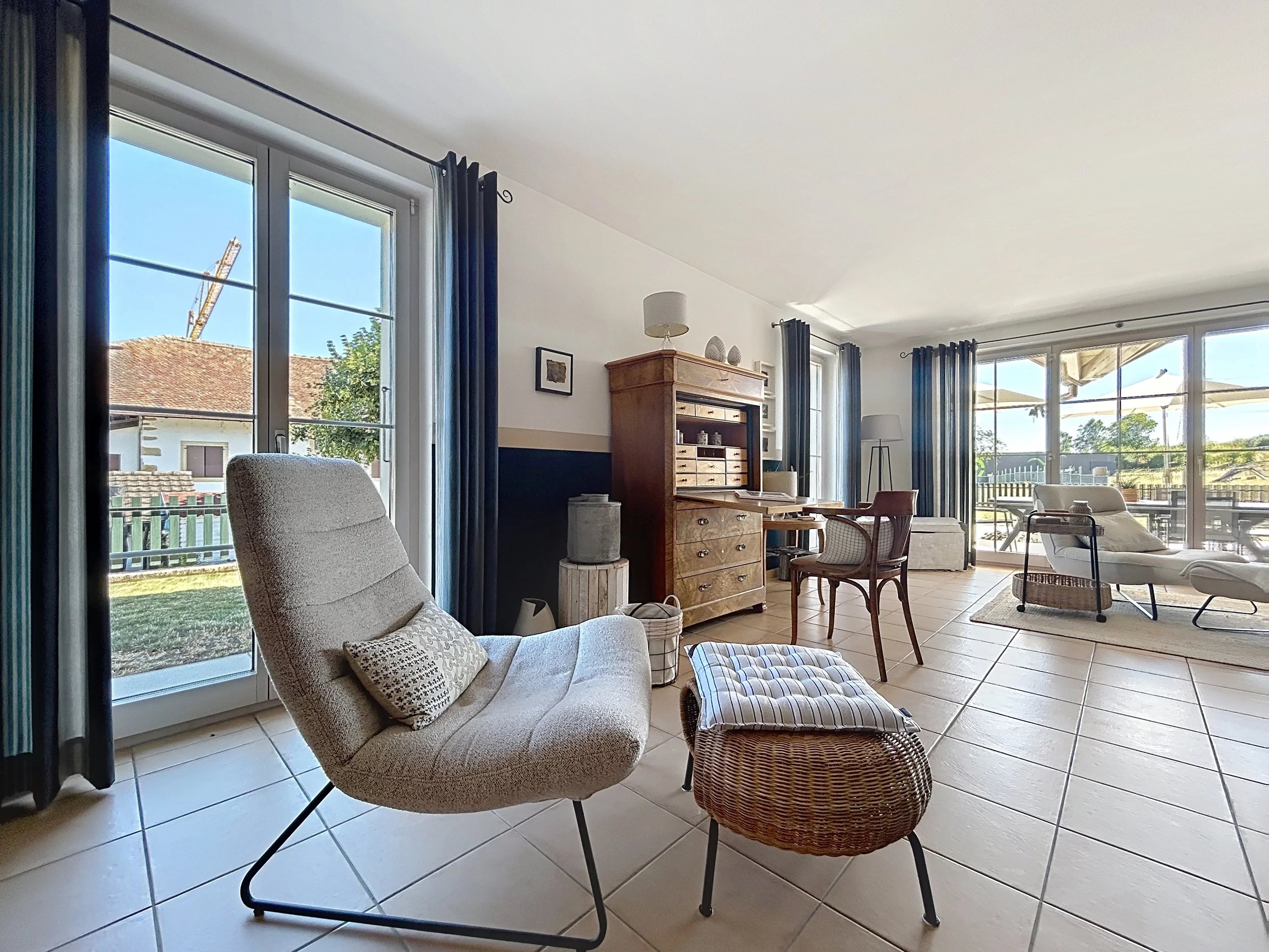 Spacieuse villa familiale de caractère avec vaste jardin (Laténa)