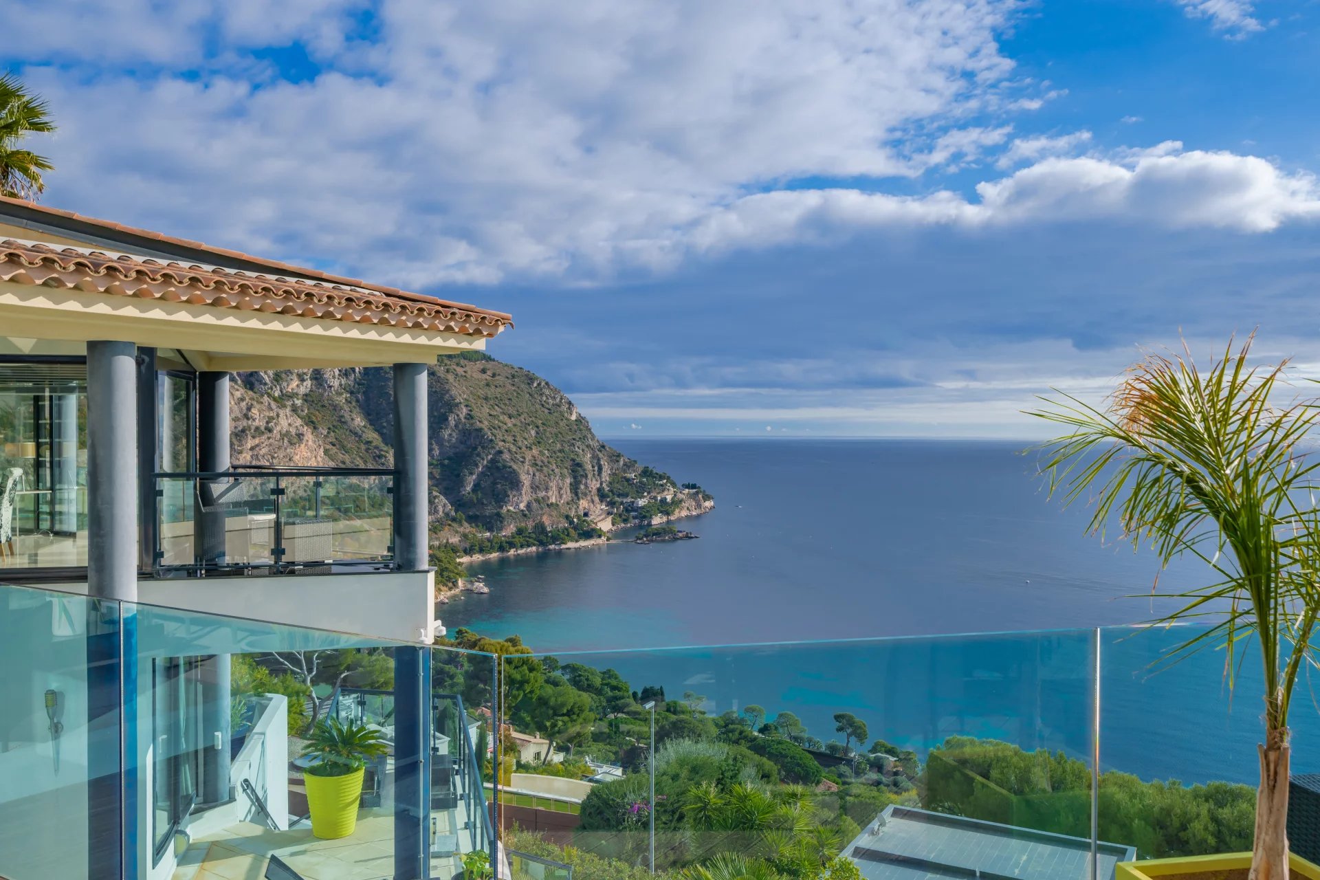 Exceptional Contemporary Villa with Panoramic Sea Views