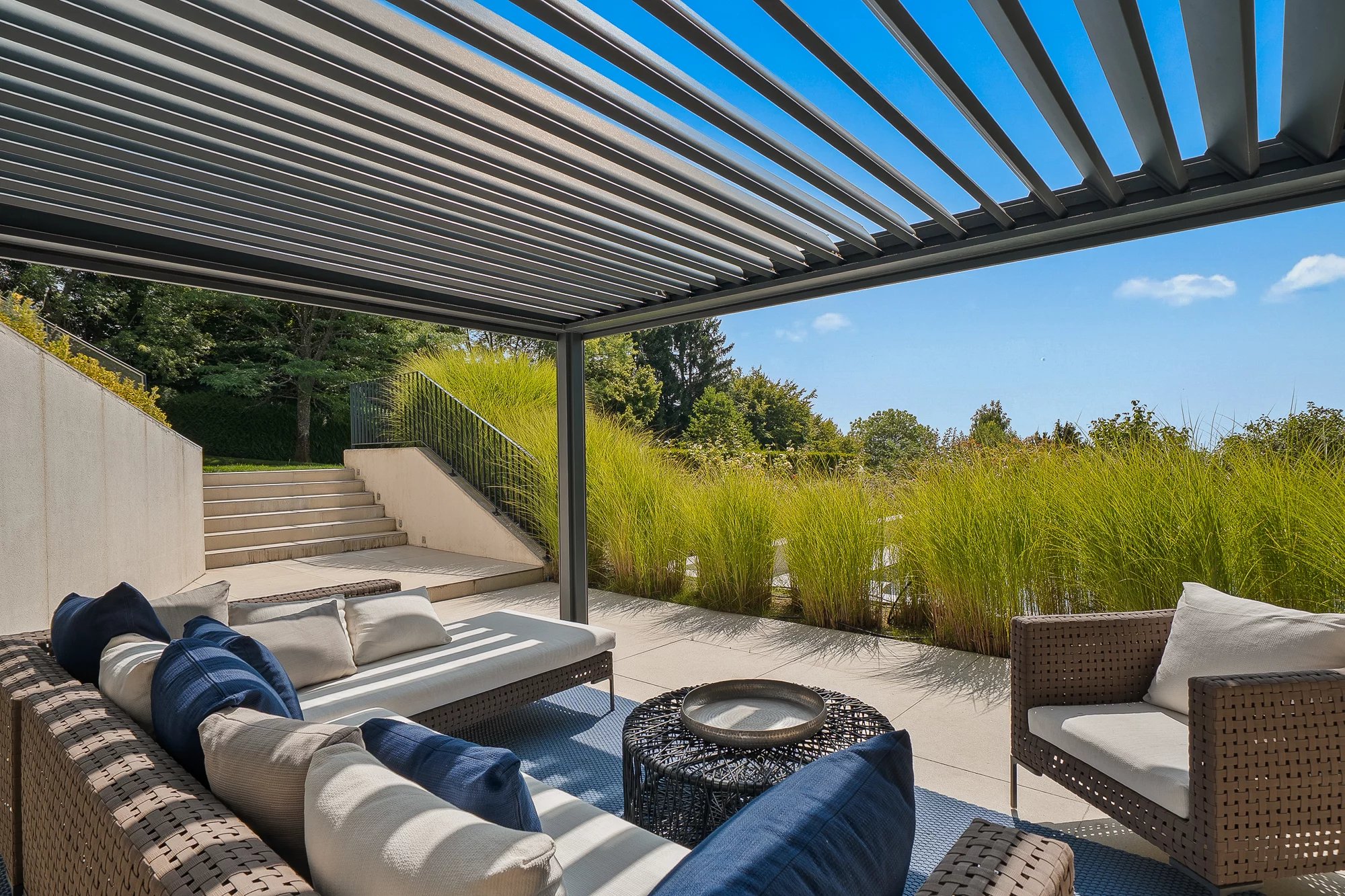 Wunderschöne zeitgenössische Villa mit Blick auf den Genfersee