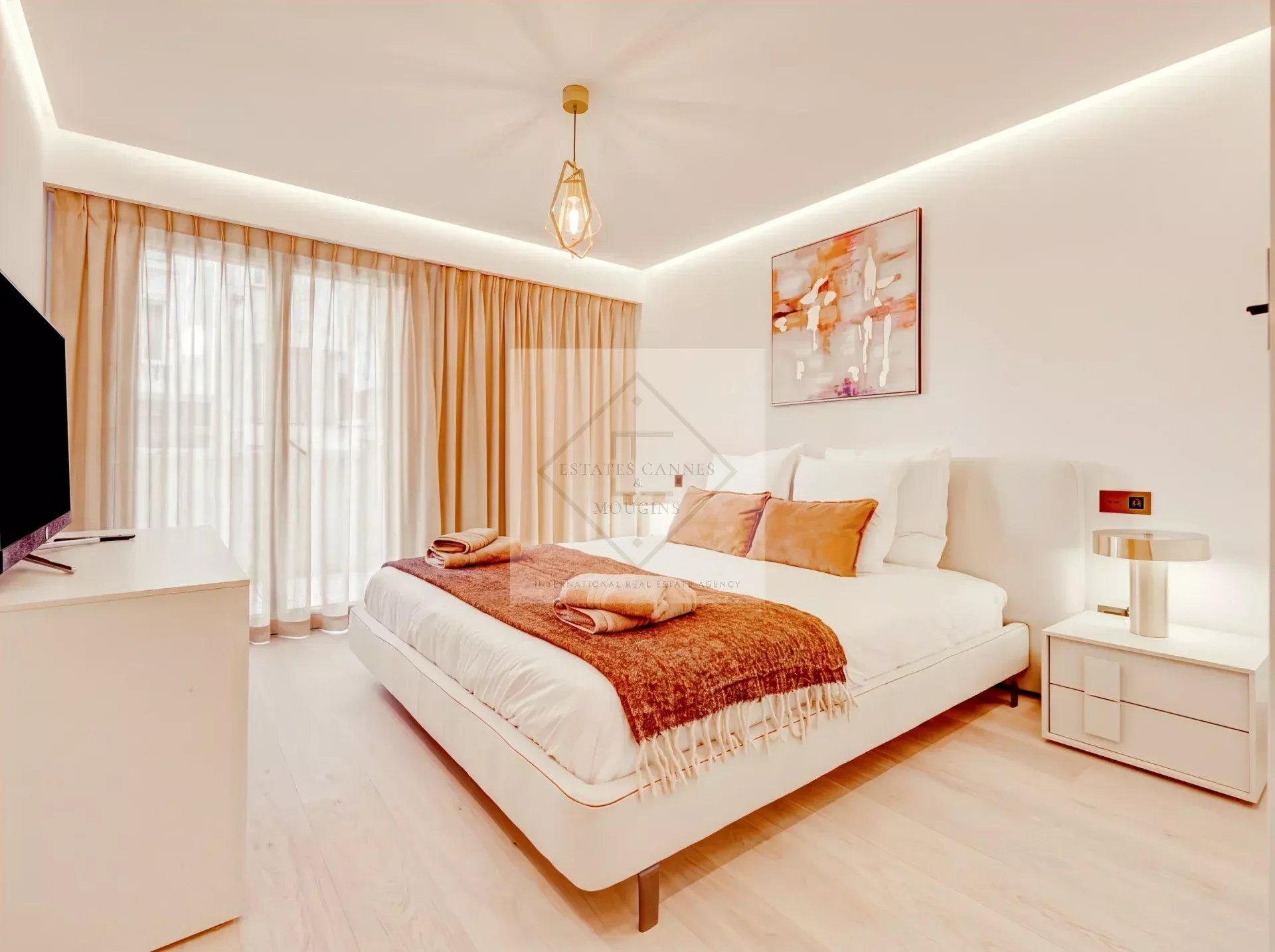 Cannes – Croisette : Appartement d’exception dans résidence historique avec vue mer panoramique — photo 9