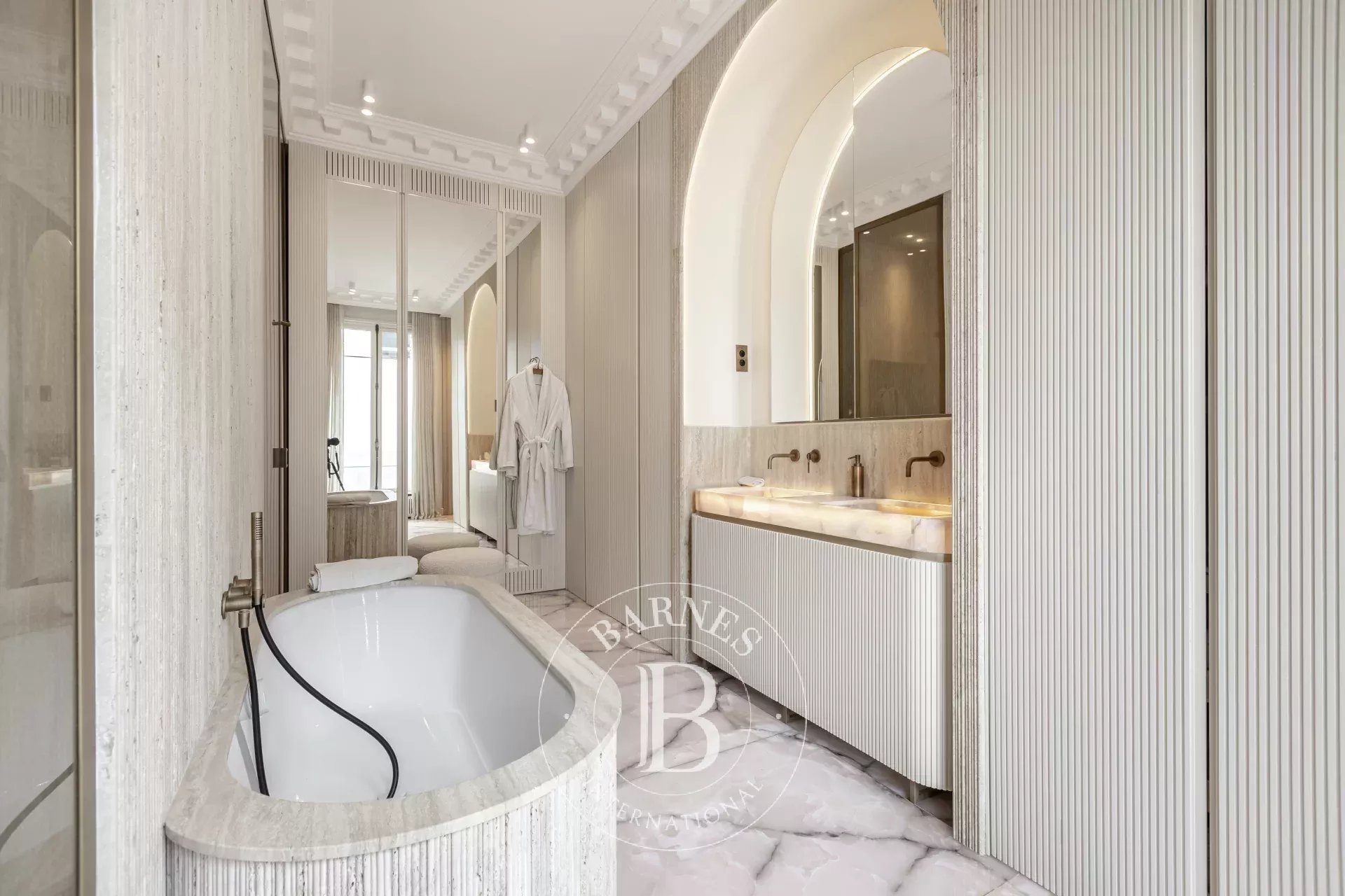 Daire Paris 8ème - picture 17