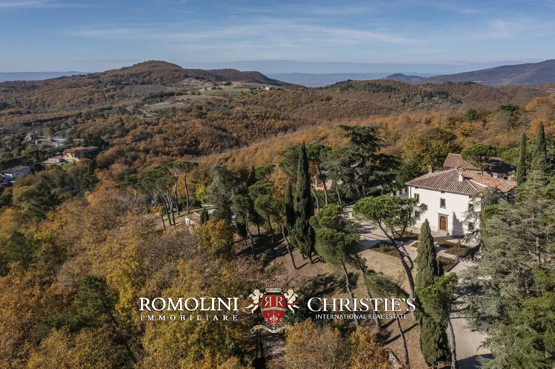 ART-NOUVEAU VILLA FOR SALE IN A PANORAMIC POSITION OVER LAKE TRASIMENO, UMBRIA