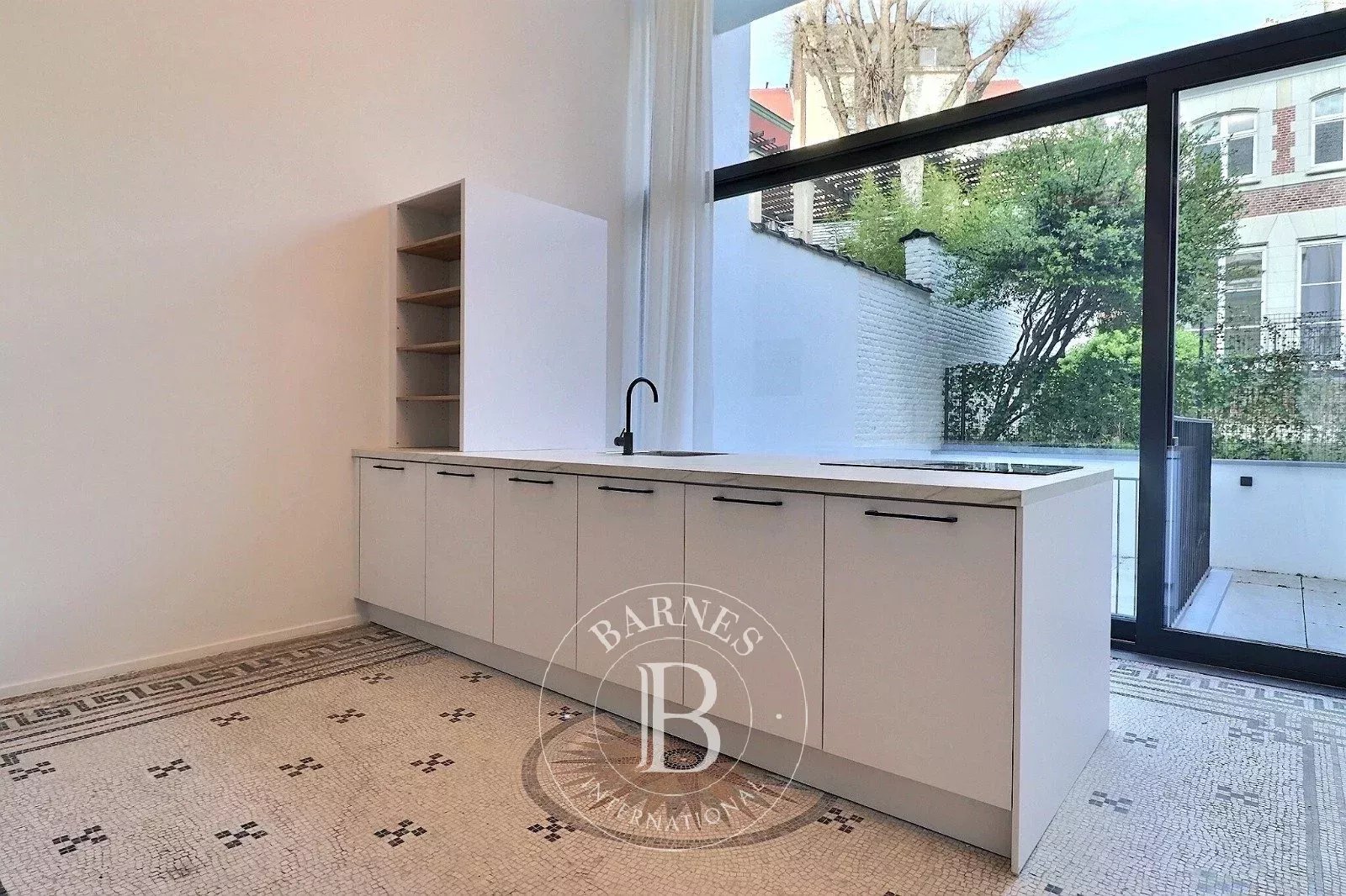 In the heart of Brussels - Renovated duplex 2bed + terrace + parking (optional)