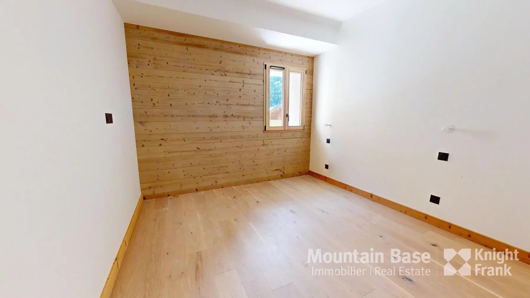 Photo of New 3-bedroom duplex apartment with cabin ideally located