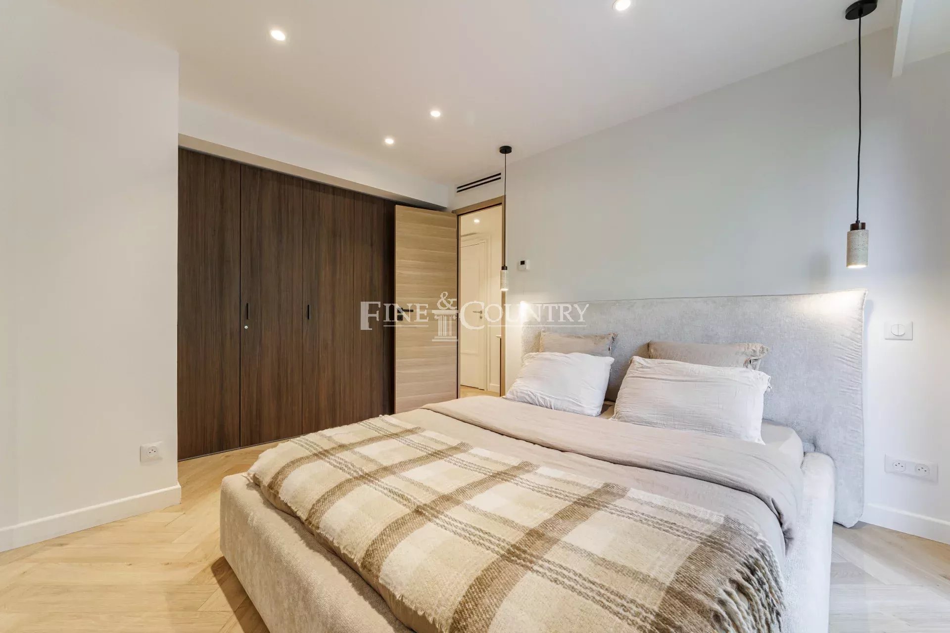 Photo of For Sale – 2-Bedroom Apartment – Cannes Montrose