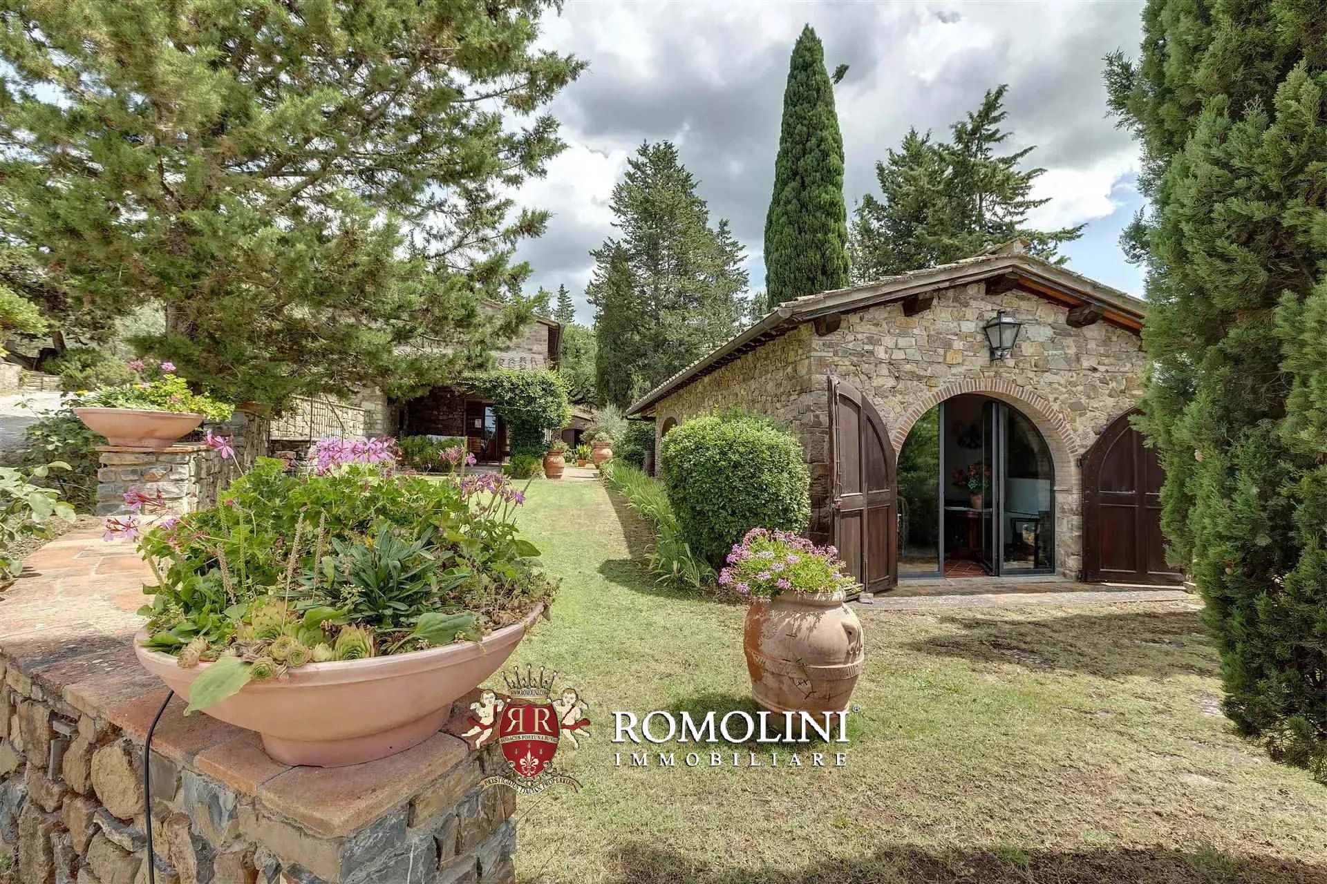 9 Bedroom Vineyard's Image 5
