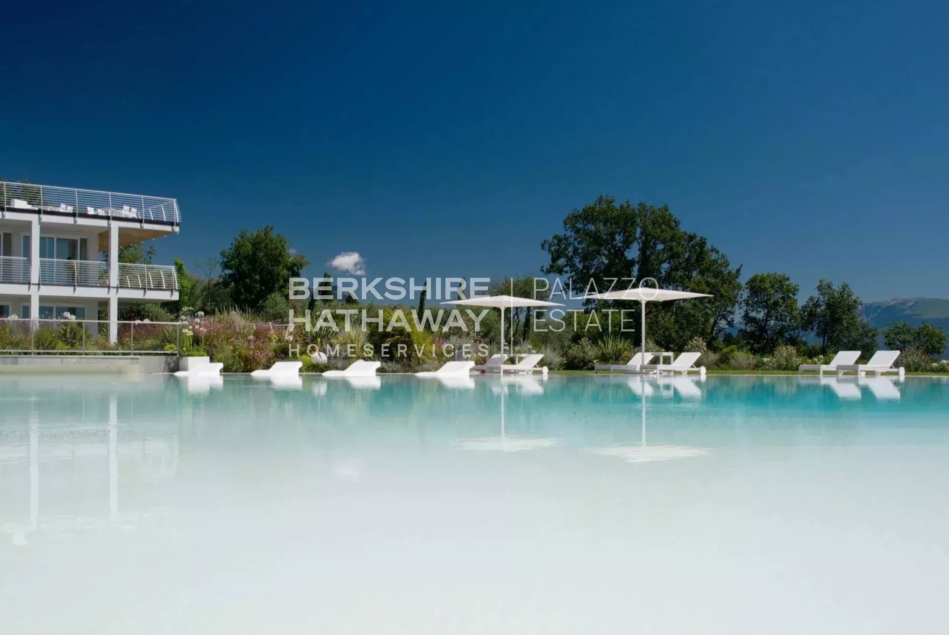 Modern Apartment with Private Garden and Exclusive Amenities on Lake Garda
