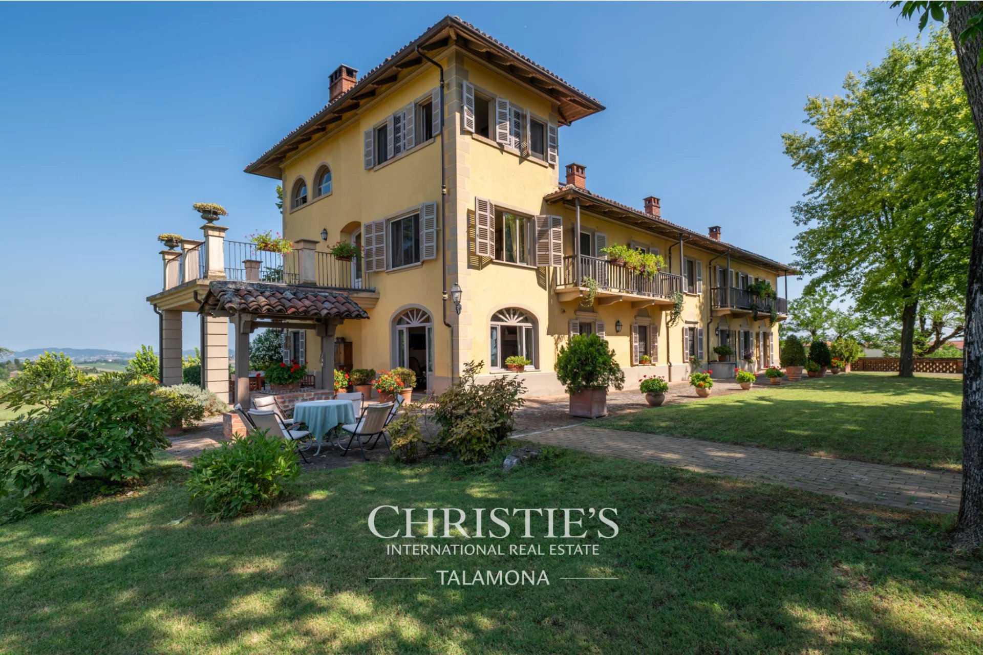 10 Bedroom Villa/Townhouse's Image 21