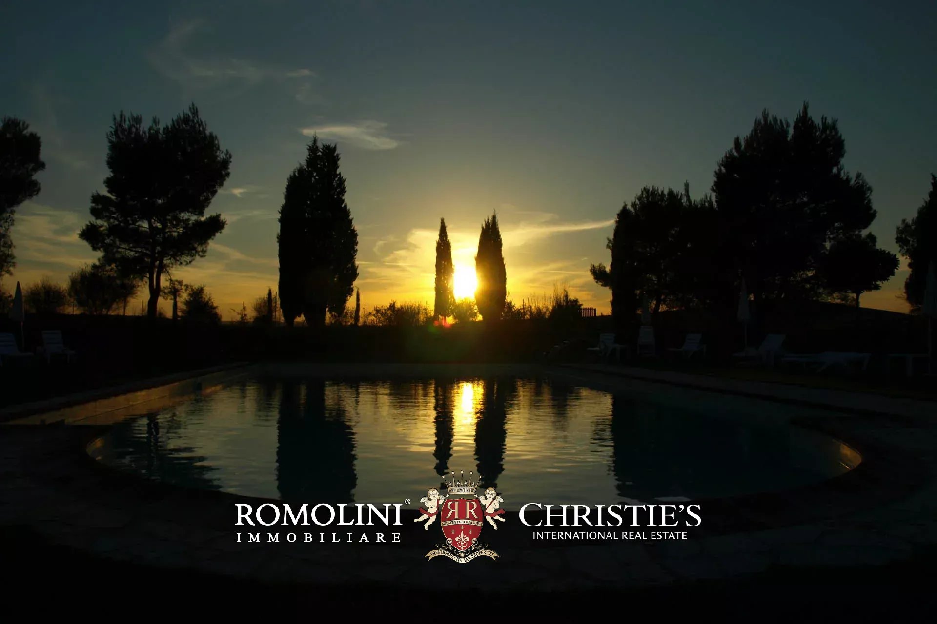 VILLA CON PISCINA E VIGNETO IN VENDITA A SIENA, TOSCANA
