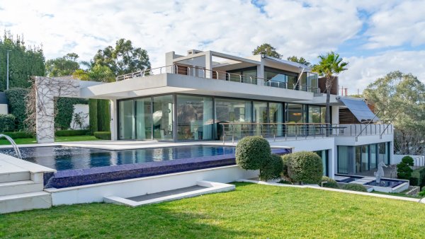 Saint-Jean-Cap-Ferrat - Villa combines luxury and comfort — photo 1