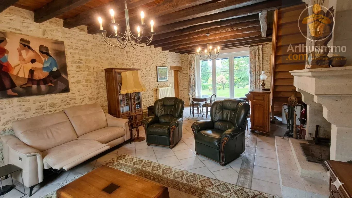 Maison de caractère avec dépendances sur 1,4 hectare arboré — photo 3