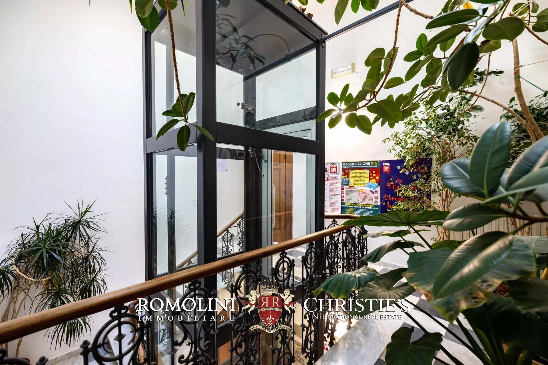 8 Bedroom Villa/Townhouse's Image 44