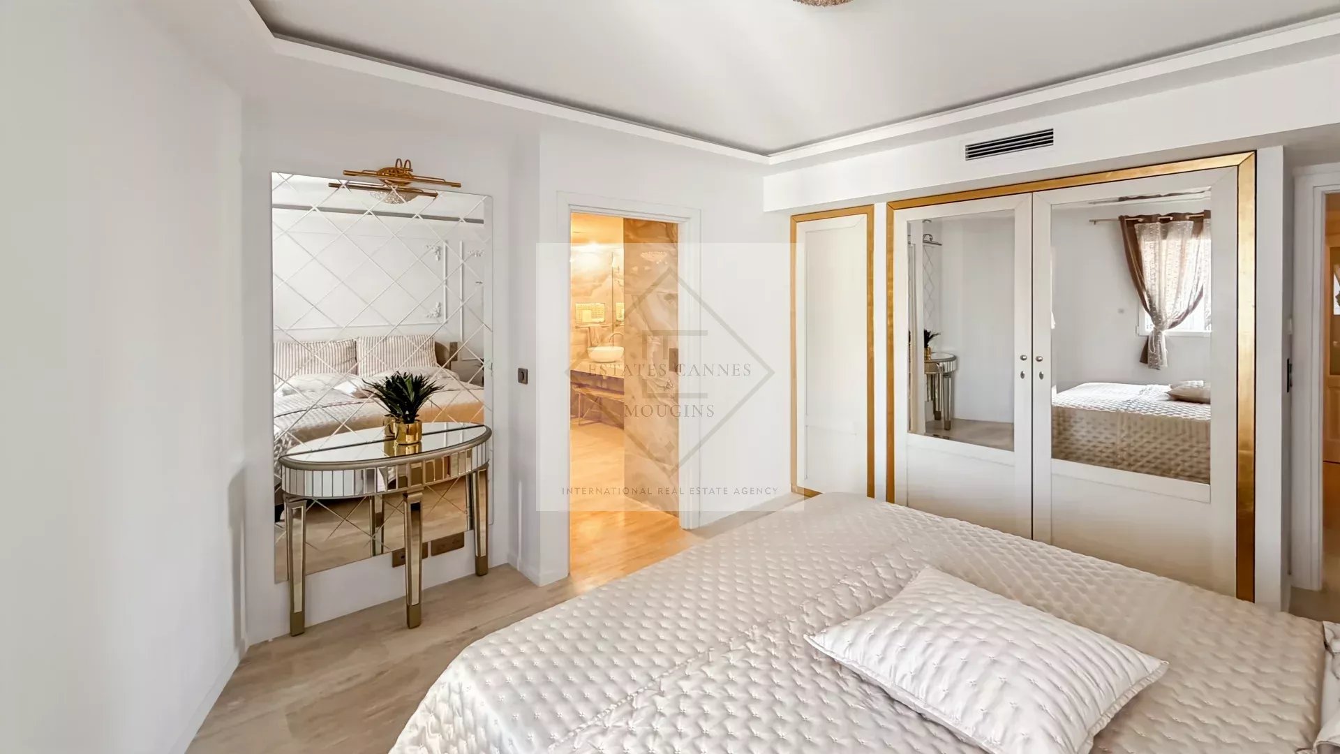 Bien rare — Appartement rénové proche du Palais des Festivals — photo 9