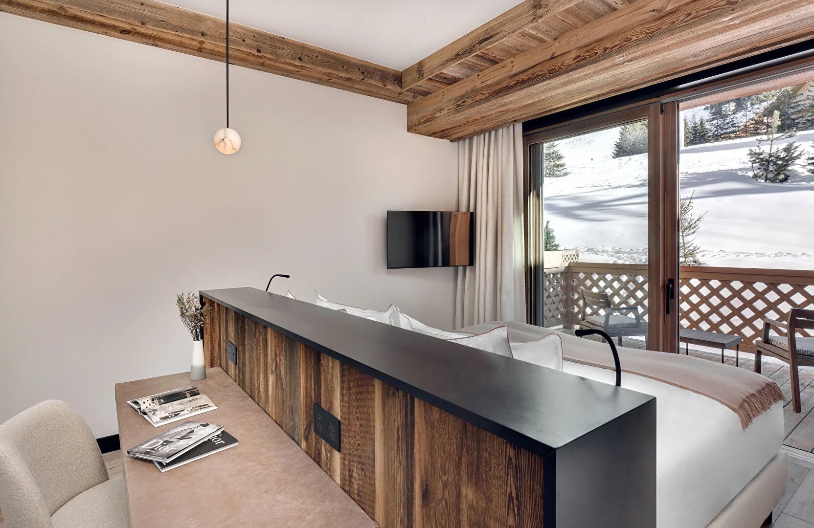 MERIBEL - YOUR CHALET ON THE SLOPES