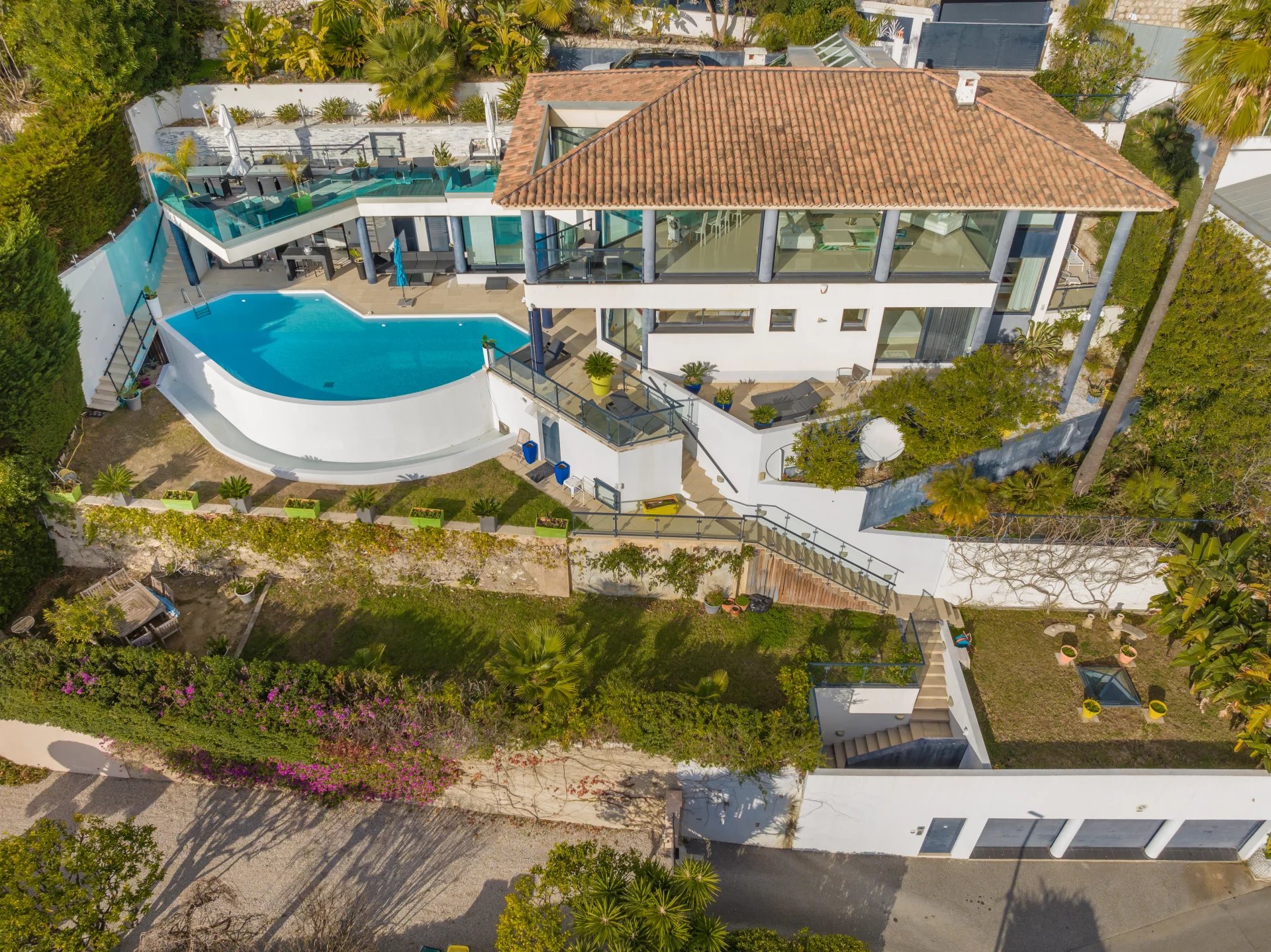 Exceptional Contemporary Villa with Panoramic Sea Views