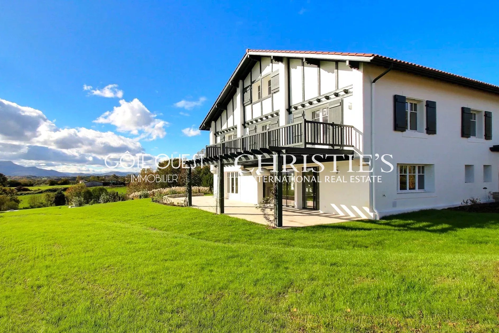 For sale Arbonne - A renovated property commanding a panoramic view