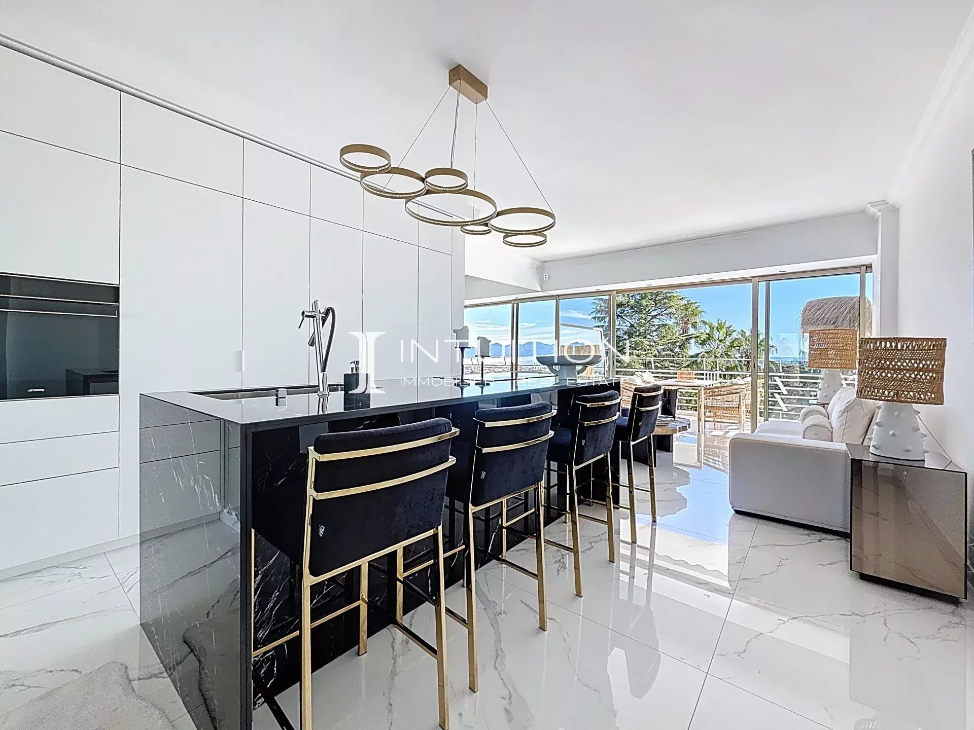 Cannes - Californie : Spacious 3-room apartment with panoramic sea view