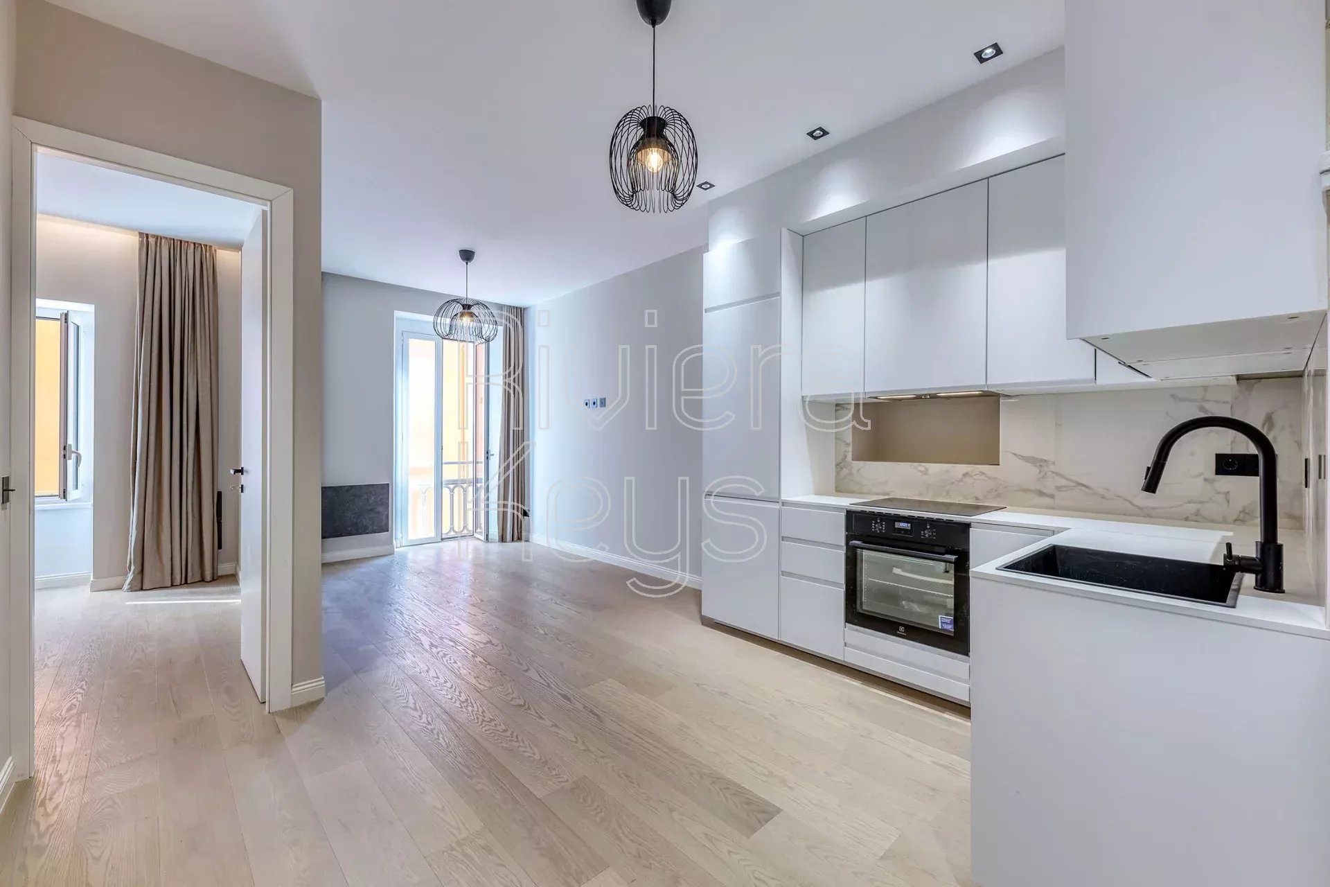 VILLEFRANCHE-SUR-MER : Splendide 3-pièces entièrement rénové avec vue mer