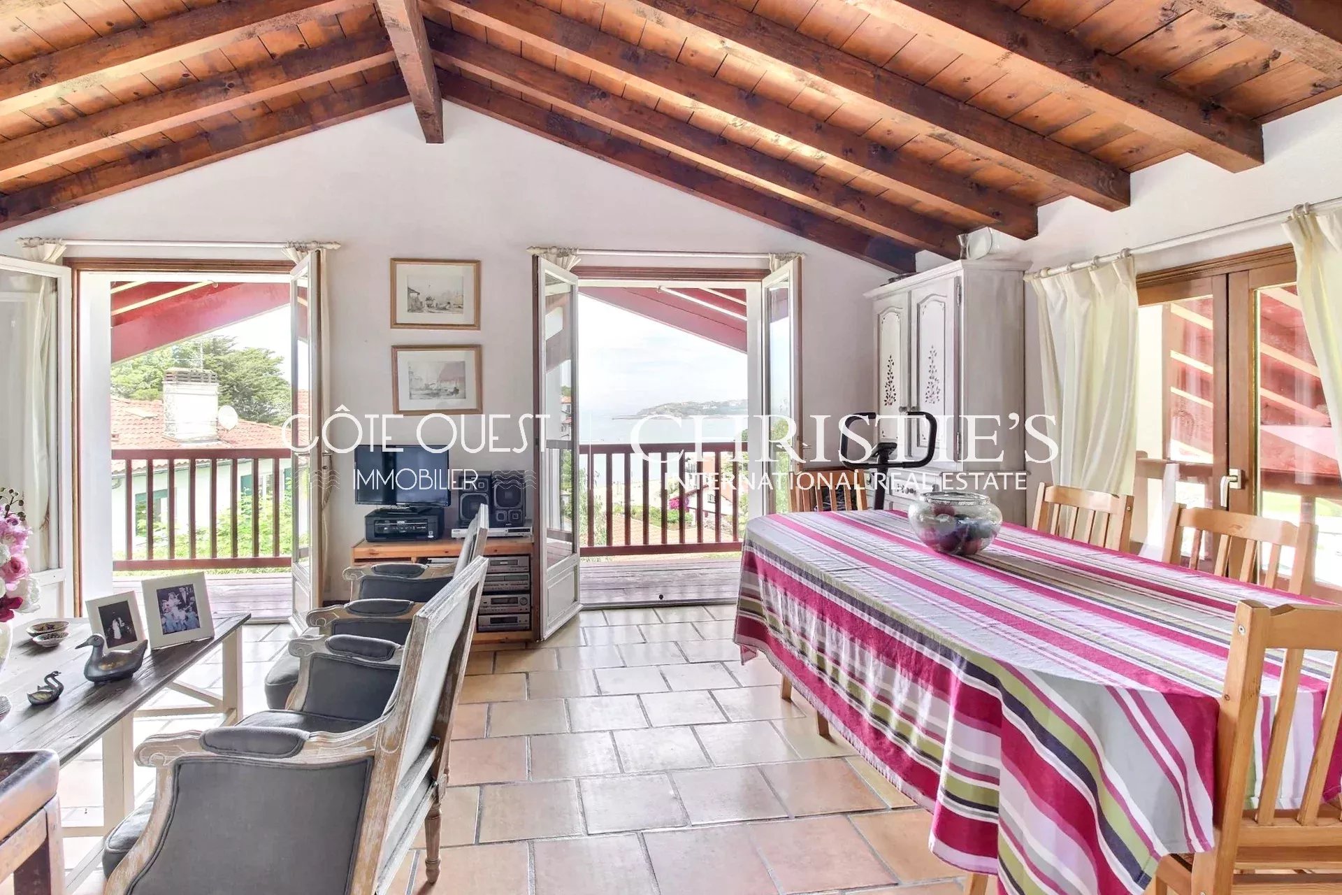 5 Bedroom Villa/Townhouse's Image 3