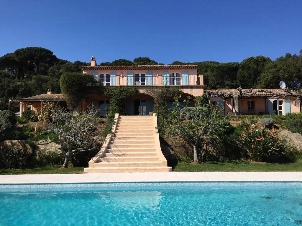 Ramatuelle - Villa with exceptional view of the Ramatuelle vineyards