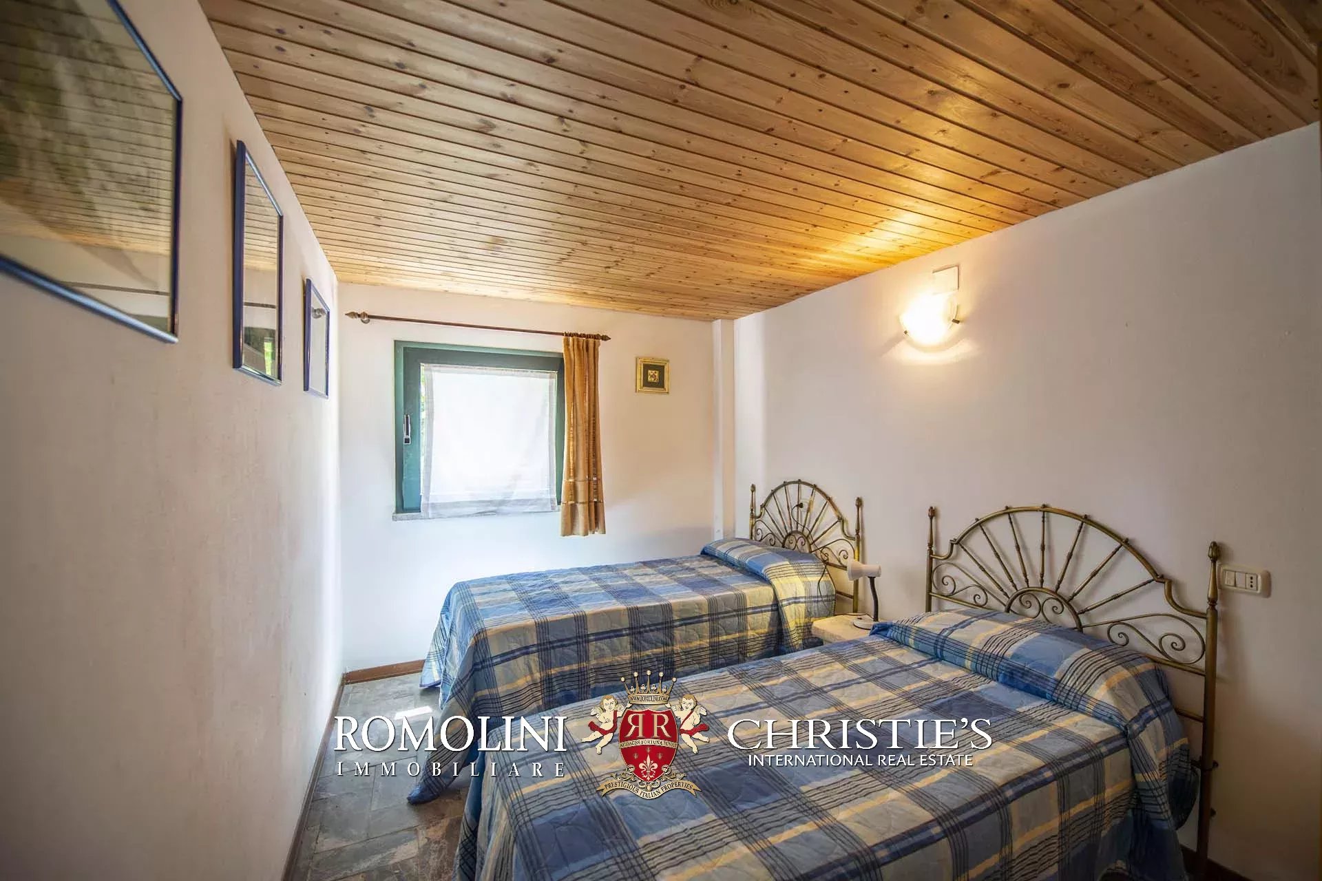 33 Bedroom Villa/Townhouse's Image 32