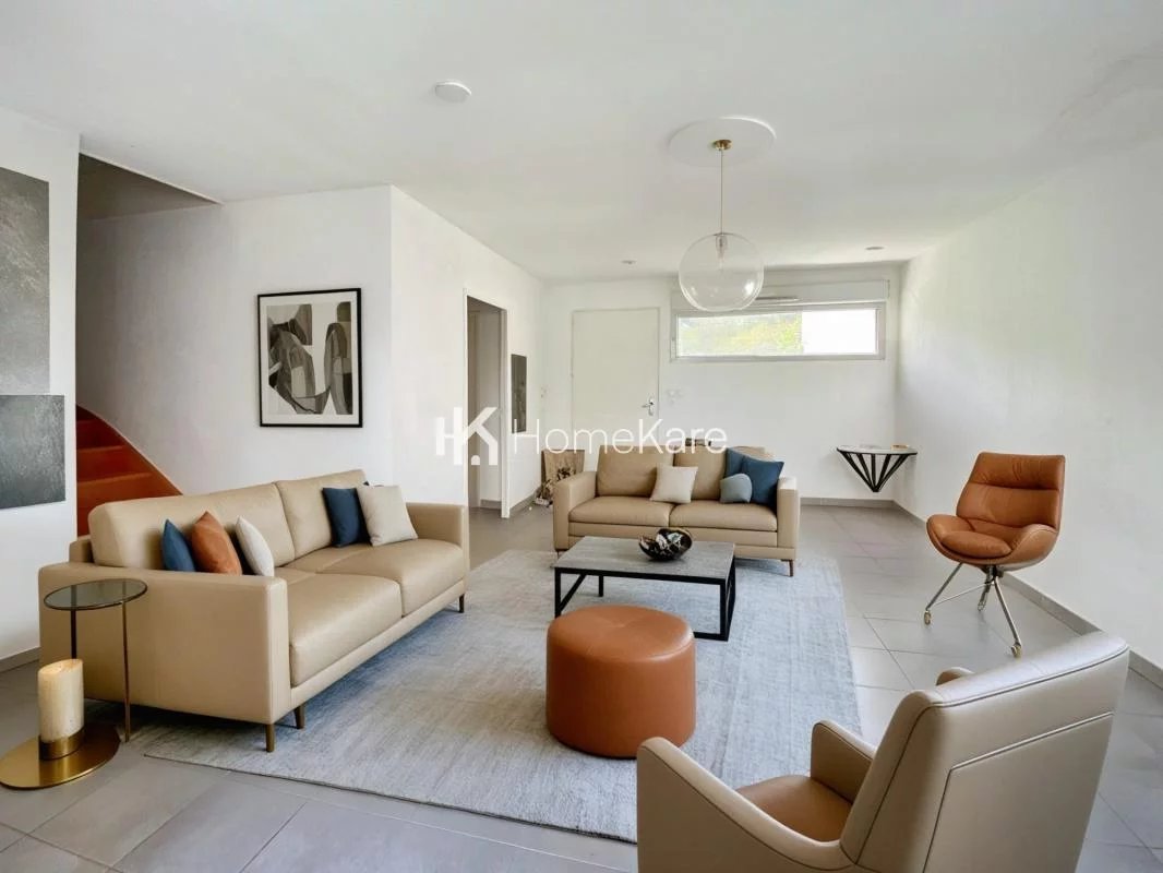 T5 AVEC JARDIN, GARAGE ET PLACE DE PARKING