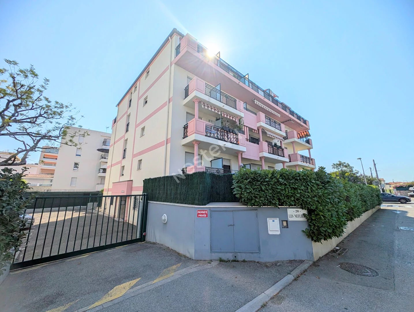 Cagnes-Sur-Mer : Charmant studio de 33m² avec balcon et place de parking