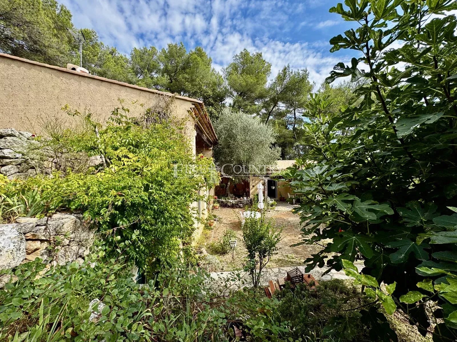 Photo of Villa for sale near Antibes in Vallauris with panoramic sea view