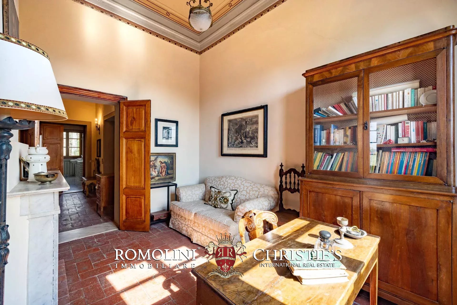 6 Bedroom Villa/Townhouse's Image 39
