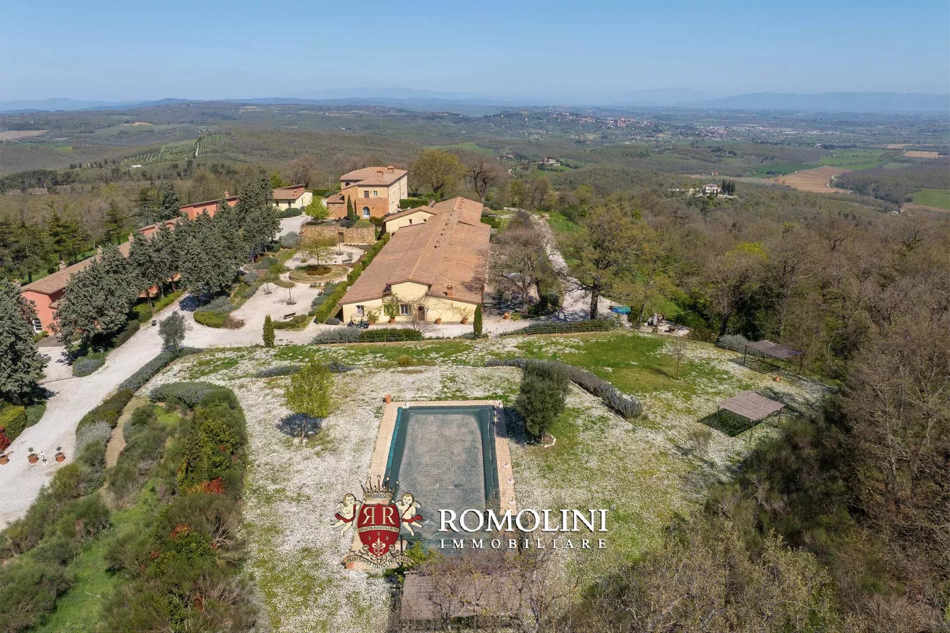 LUXUSANLAGE MIT 19 WOHNUNGEN IN DER TOSKANA, VAL D'ORCIA