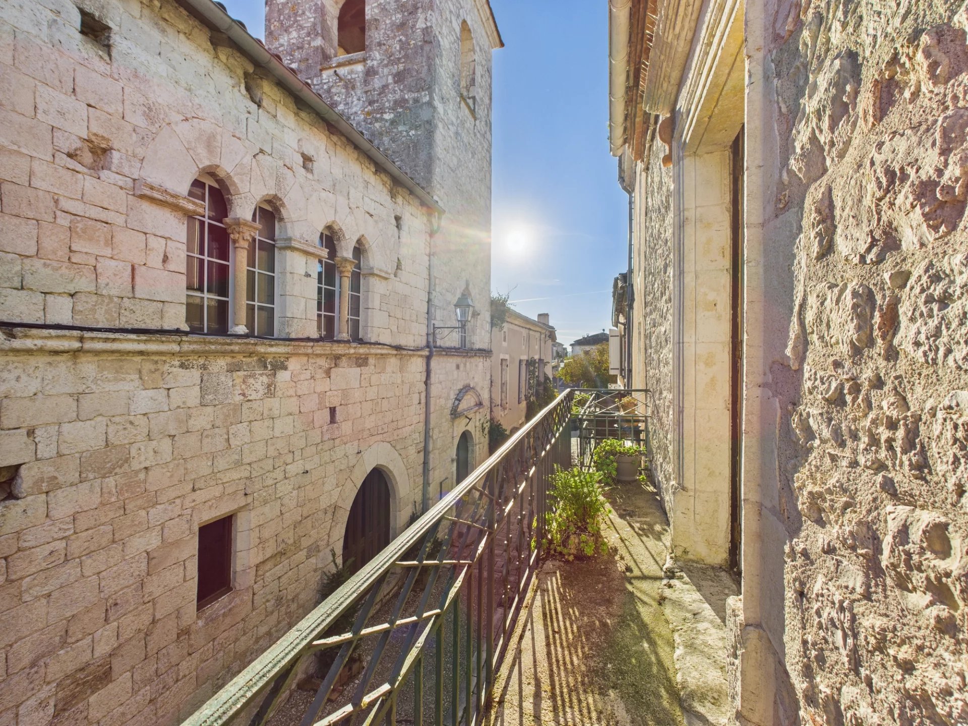 House in Tournon-d'Agenais - Image 2