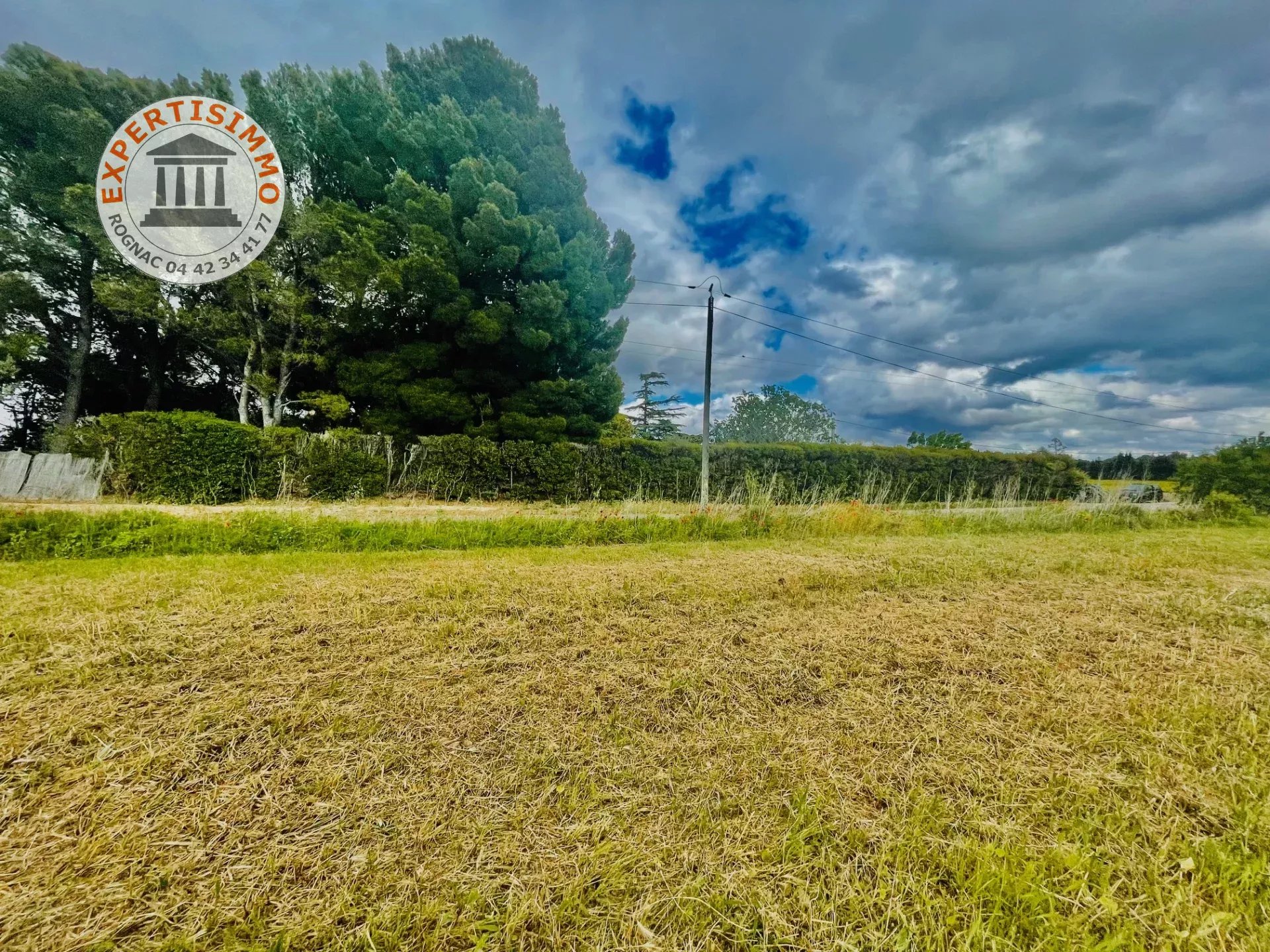 Terrain Constructible de 400m² entre Berre et la Fare les Oliviers.