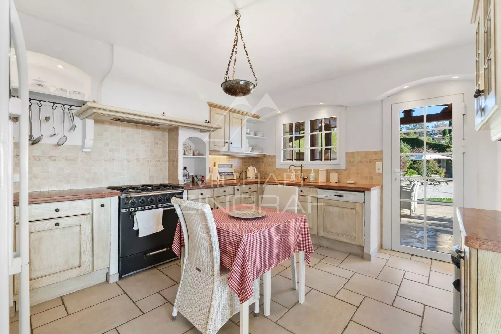 5 Bedroom Villa/Townhouse's Image 6