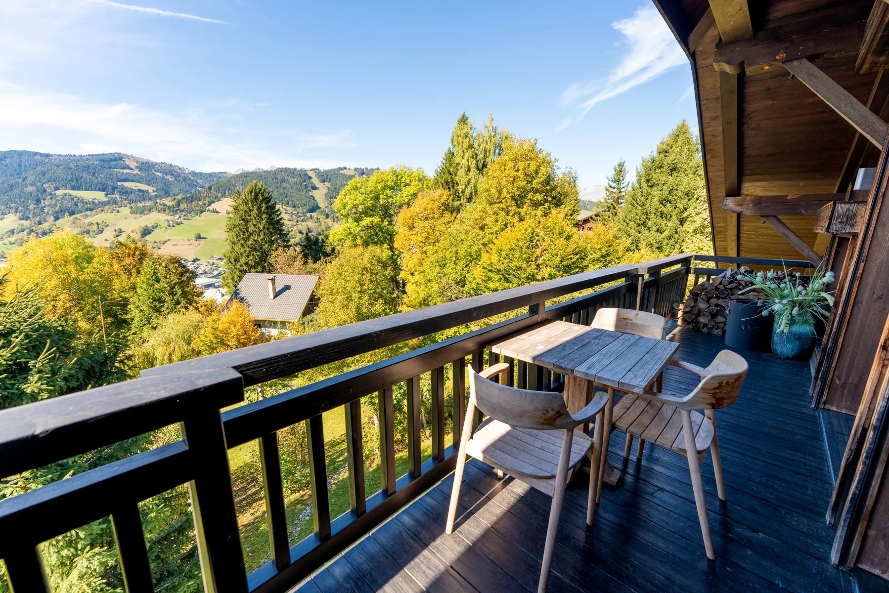 Photo of MEGEVE – Fully-renovated 5-bedroom duplex apartment in Mont d’Arbois