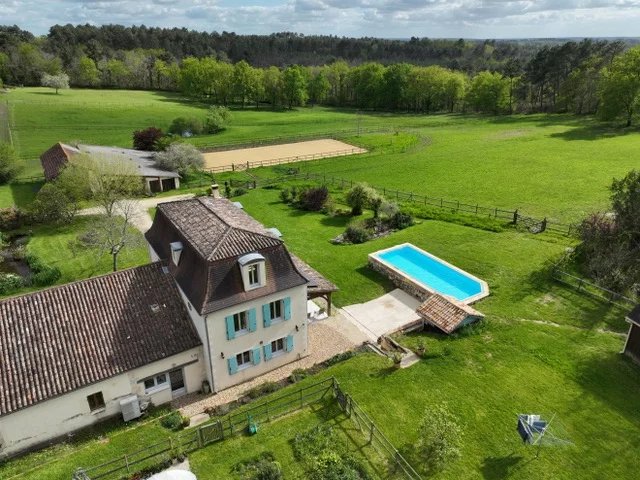 Propriété équestre, avec maison 4 chambres (2020) maison d'amis, piscine, carriere et dépendances sur 4 ha.