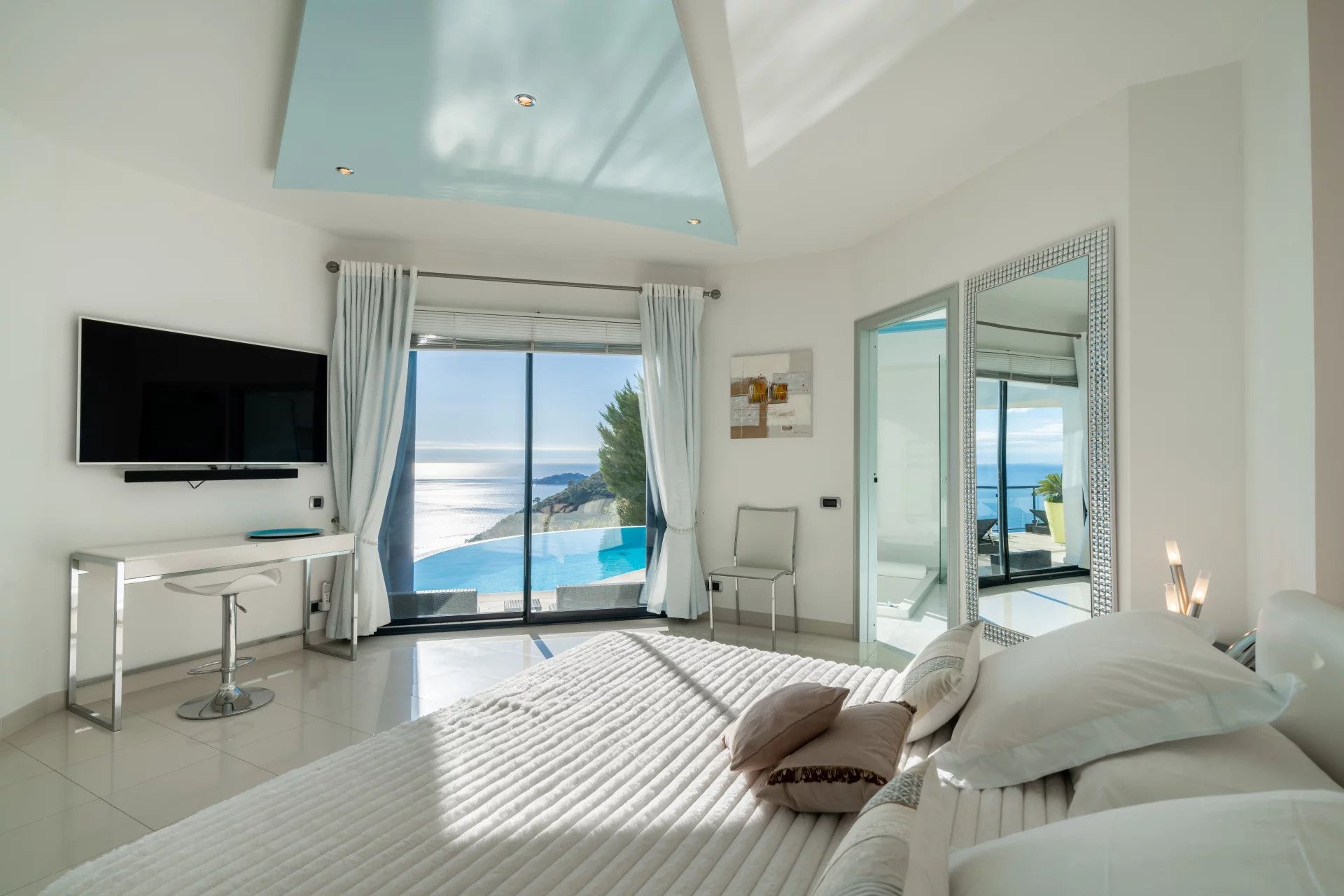 Exceptional Contemporary Villa with Panoramic Sea Views