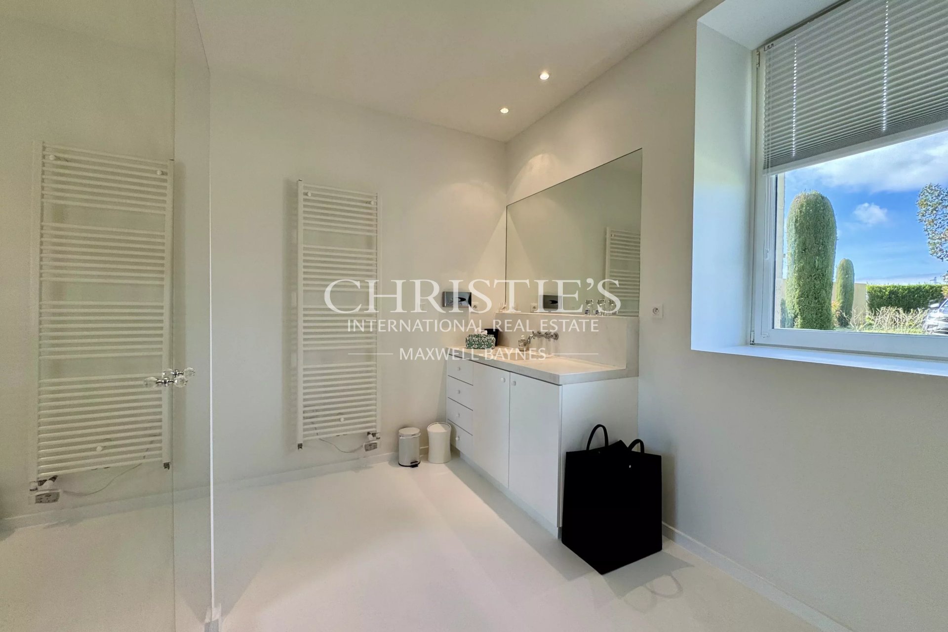 6 Bedroom Villa/Townhouse's Image 32