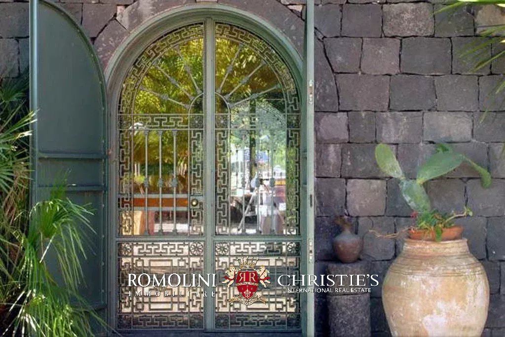 14 Bedroom Villa/Townhouse's Image 12