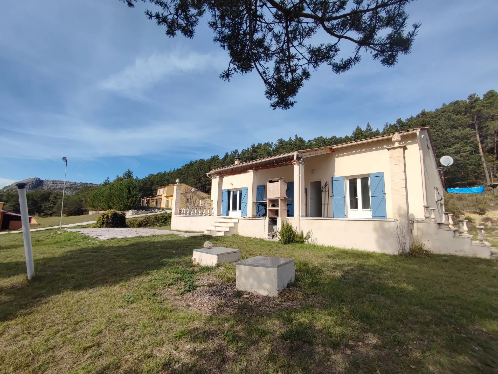 Pretty single storey house in Valderoure, approximately 128m2, 2500m2 of land