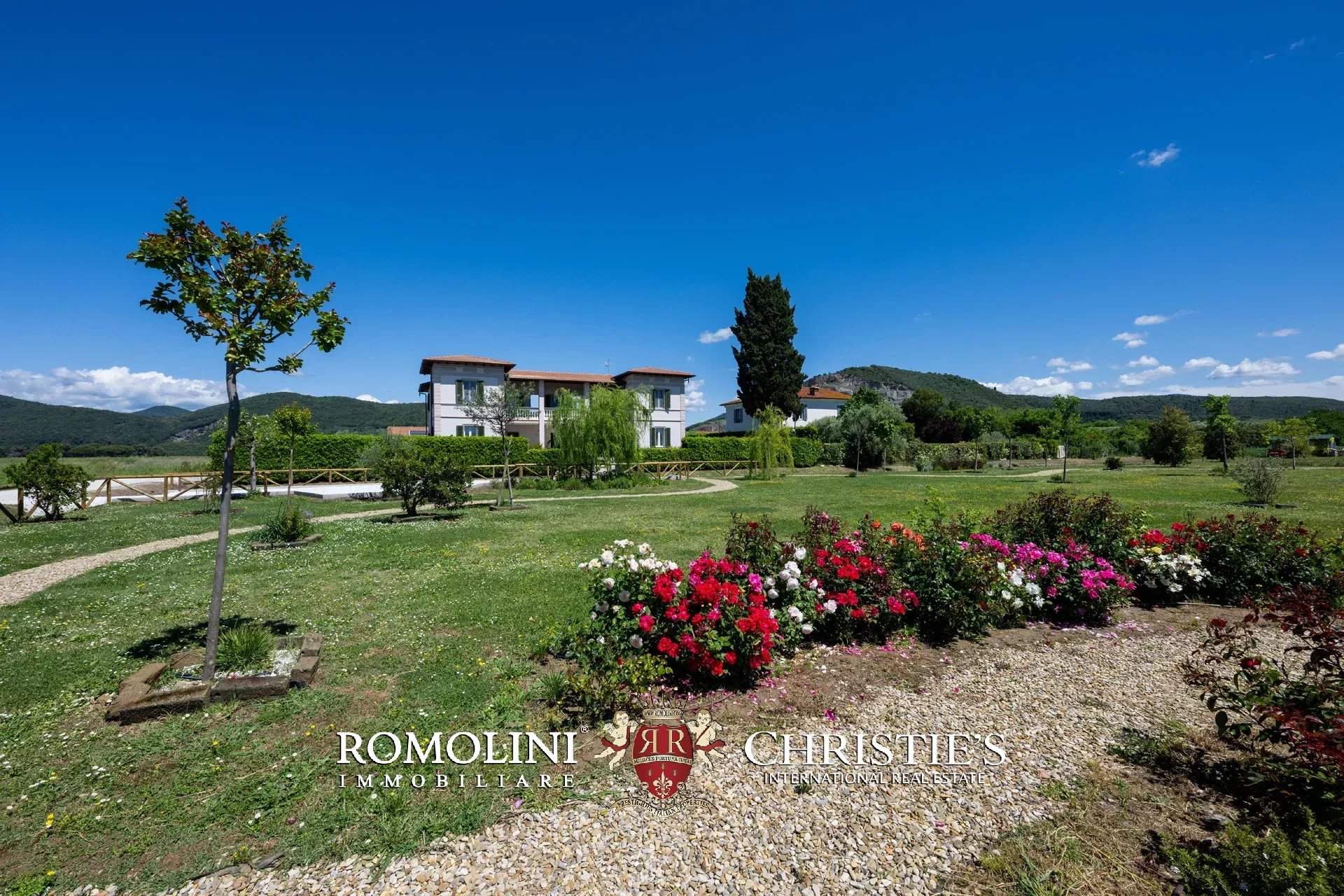 6 Bedroom Villa/Townhouse's Image 15