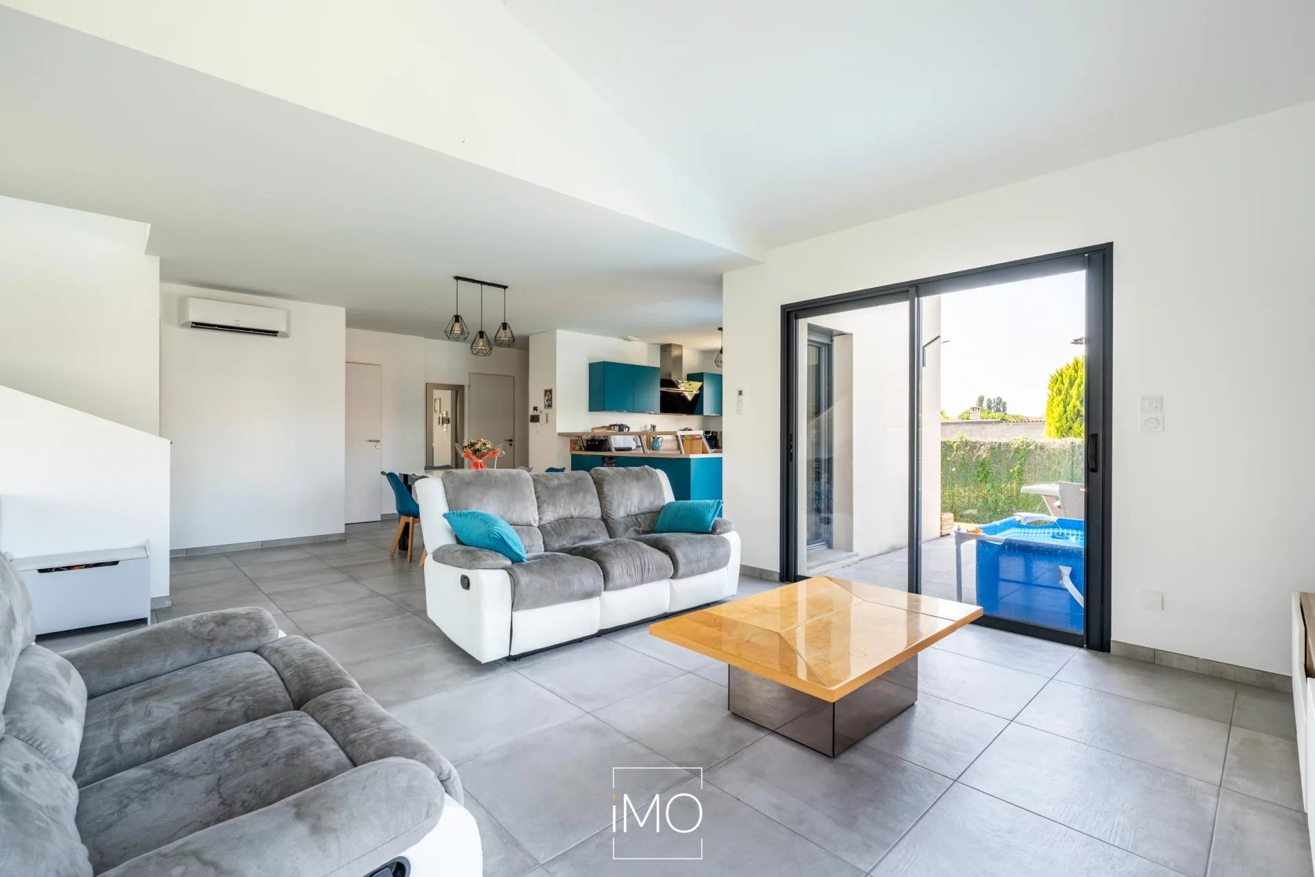 Maison 5 pièces de 126 m² centre village Ambérieux