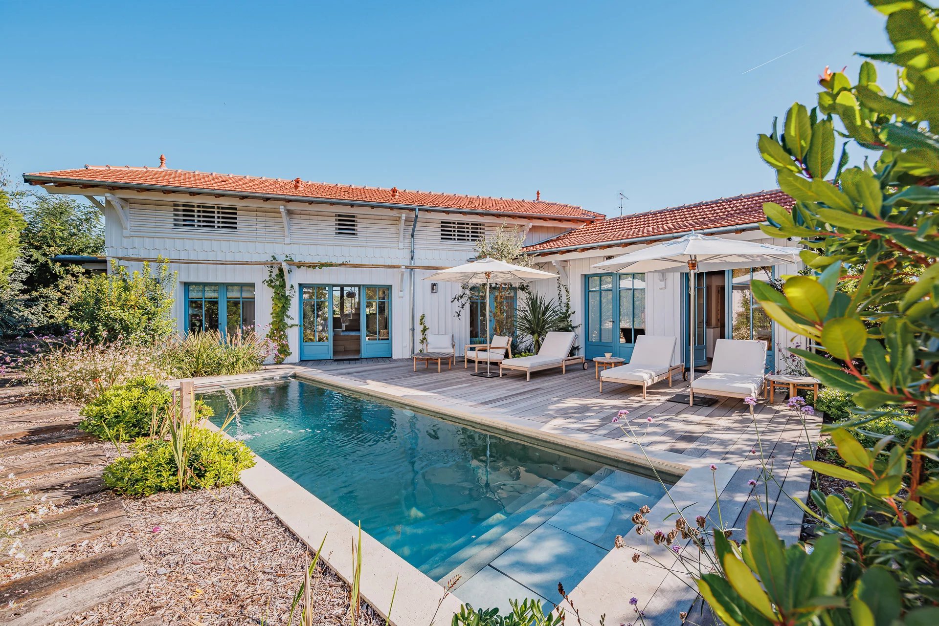 “VILLA DU PORT” – FIRST LINE WITH HEATED POOL AND VIEW OVER THE PORT OF PIRAILLAN – CAP FERRET PENINSULA – SLEEPS 12 GUESTS - picture 3